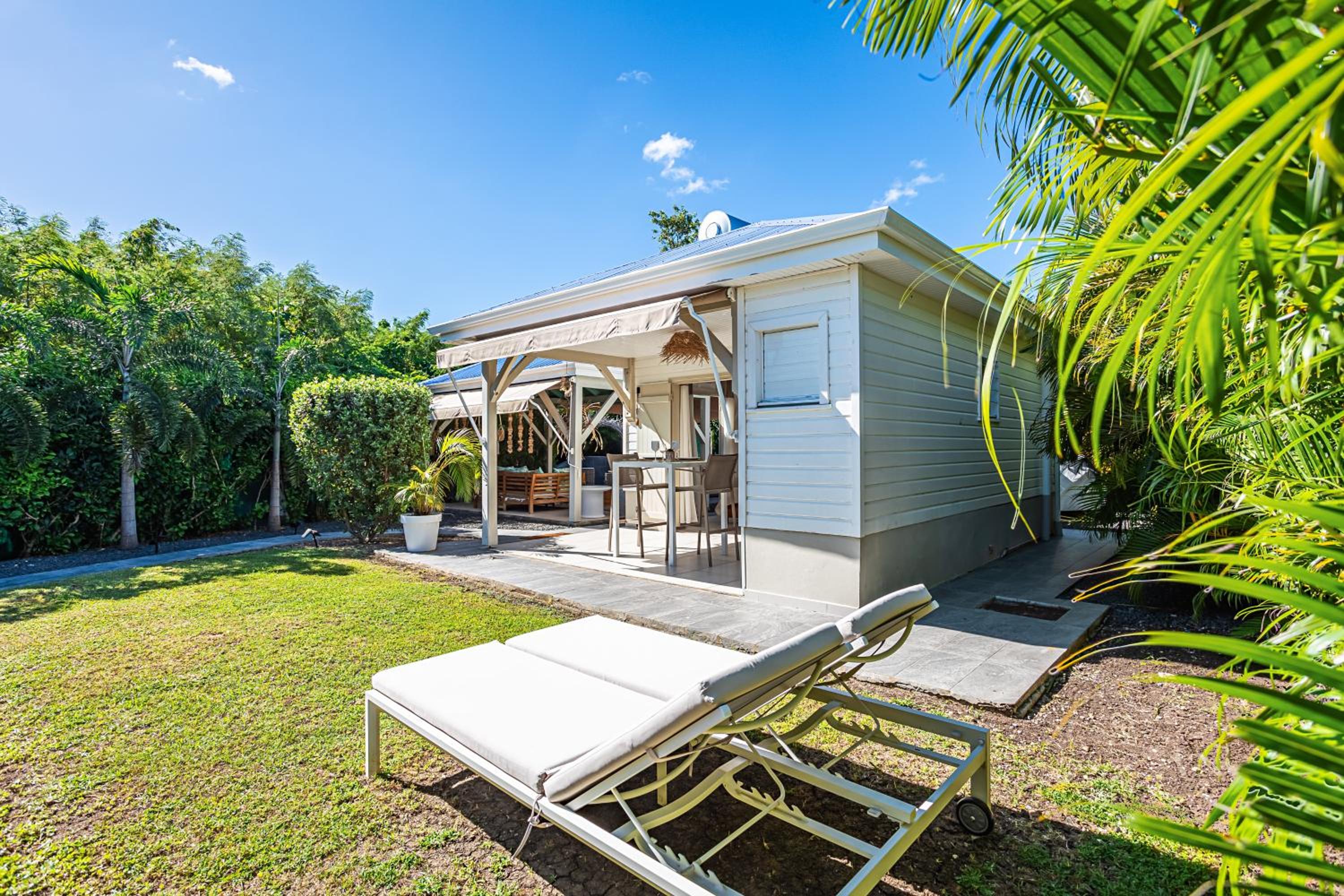 Magnifique Bungalow et Jacuzzi au cœur des plages