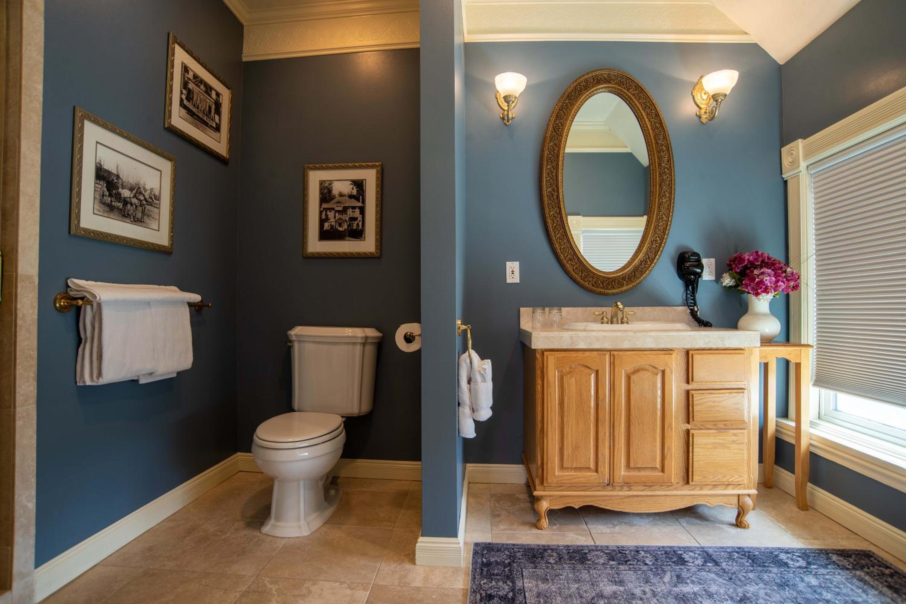 Logan Vacations - The Anniversary Inn - Logan - Property Image 10