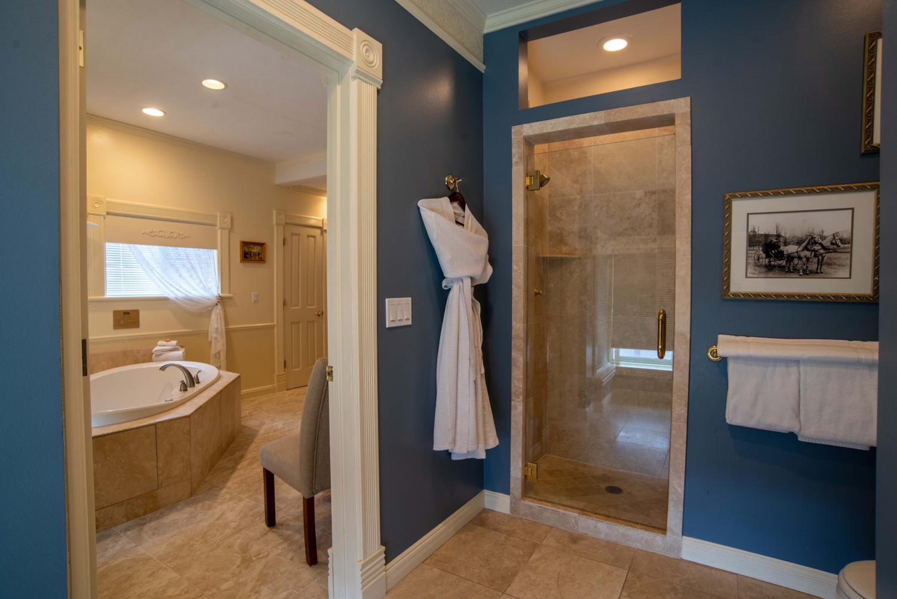 Logan Vacations - The Anniversary Inn - Logan - Property Image 11