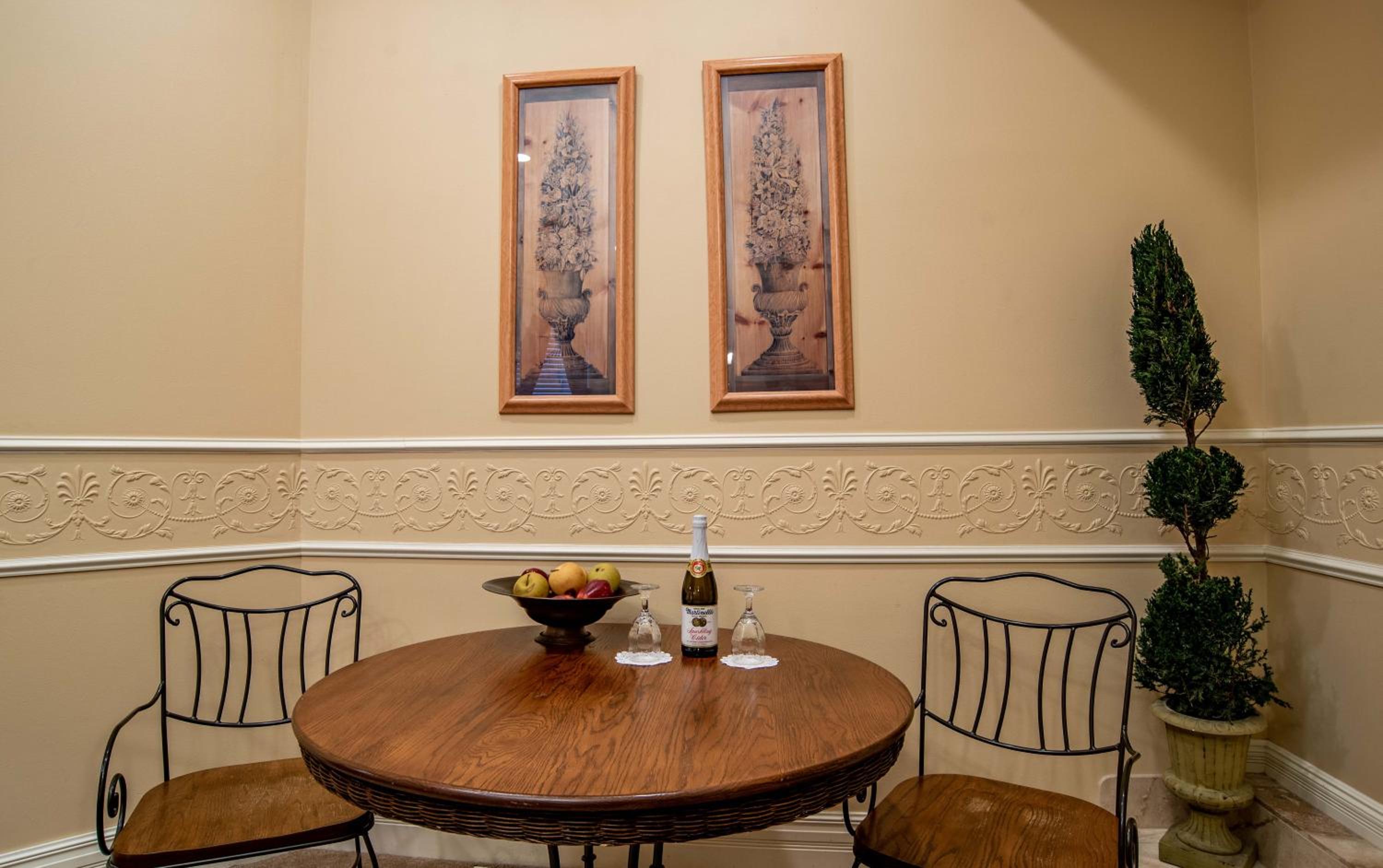 Logan Vacations - The Anniversary Inn - Logan - Property Image 14