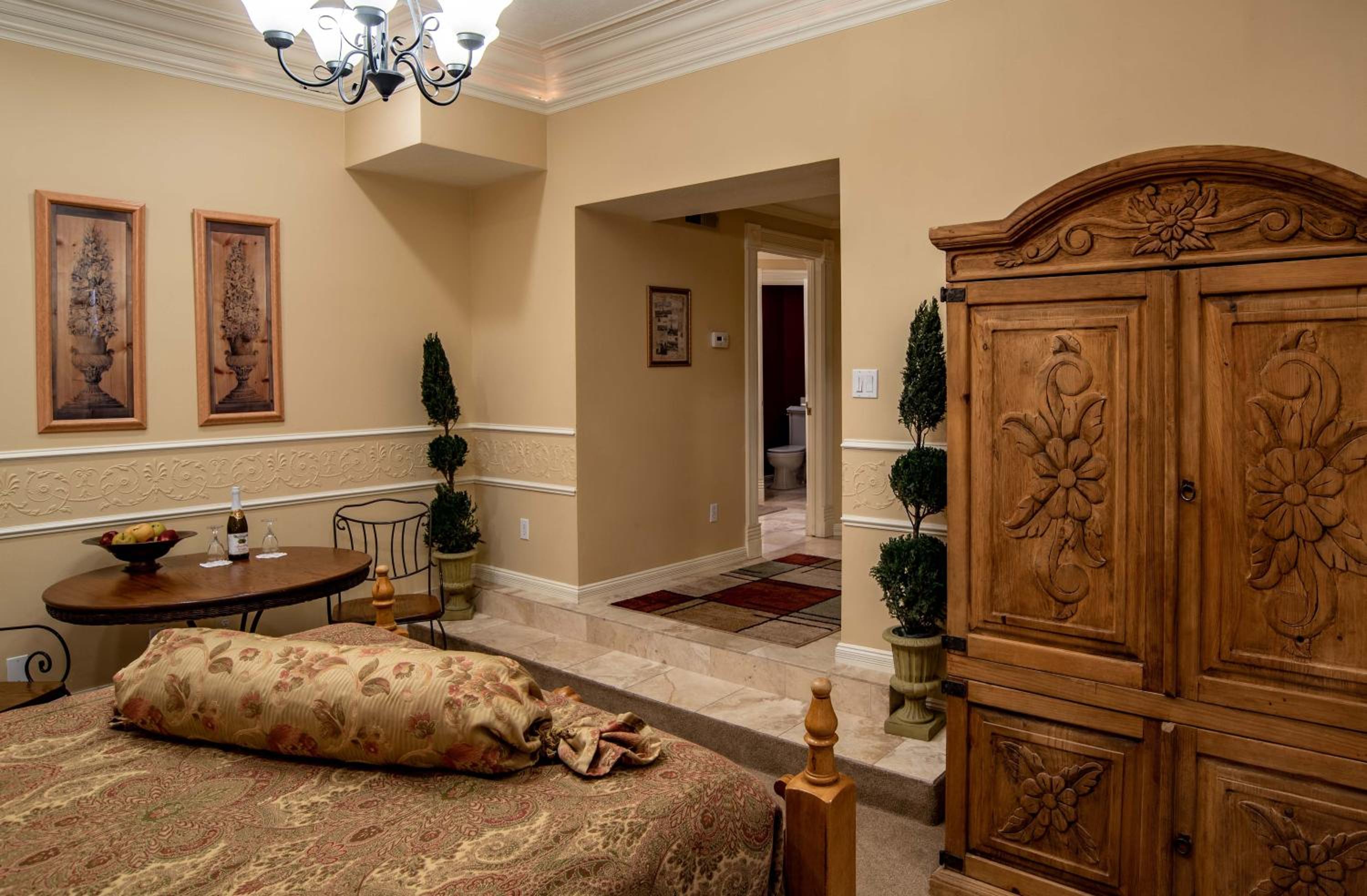 Logan Vacations - The Anniversary Inn - Logan - Property Image 20