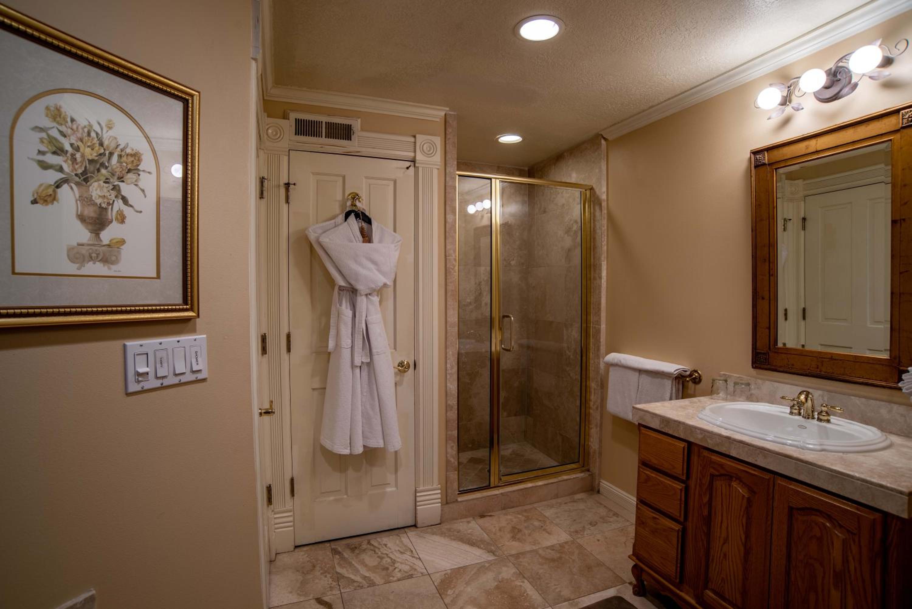 Logan Vacations - The Anniversary Inn - Logan - Property Image 18