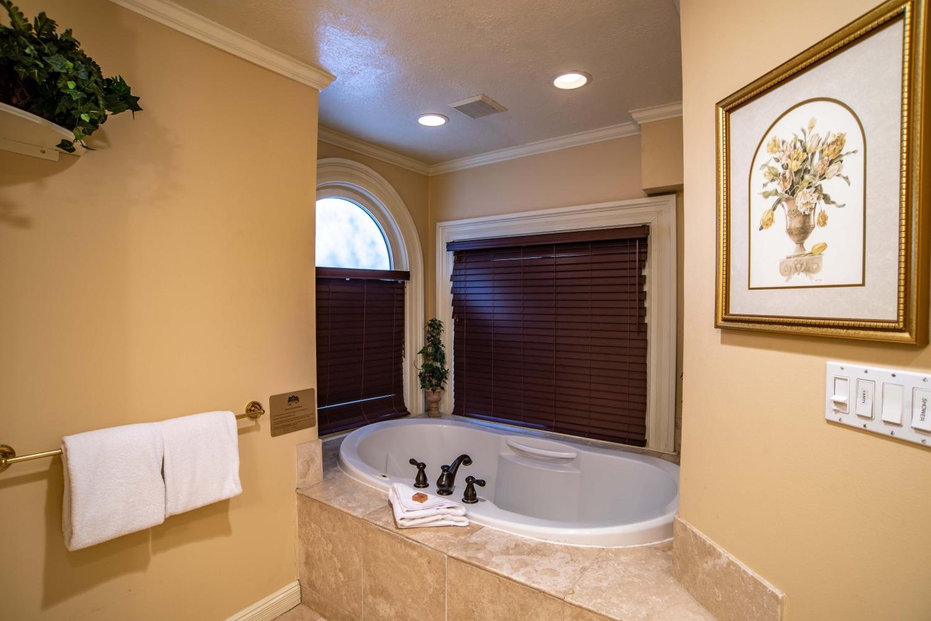Logan Vacations - The Anniversary Inn - Logan - Property Image 19