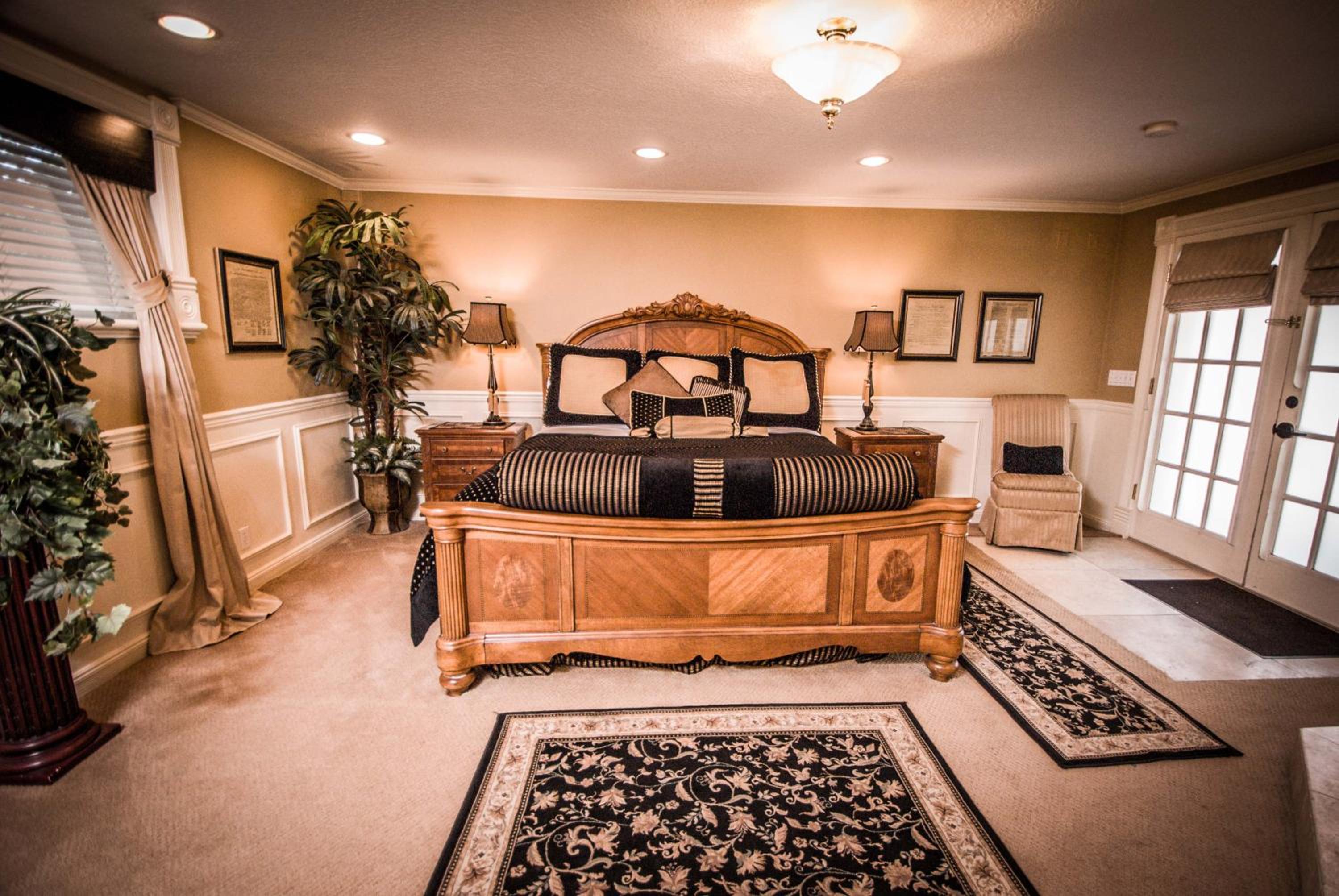 Logan Vacations - The Anniversary Inn - Logan - Property Image 23