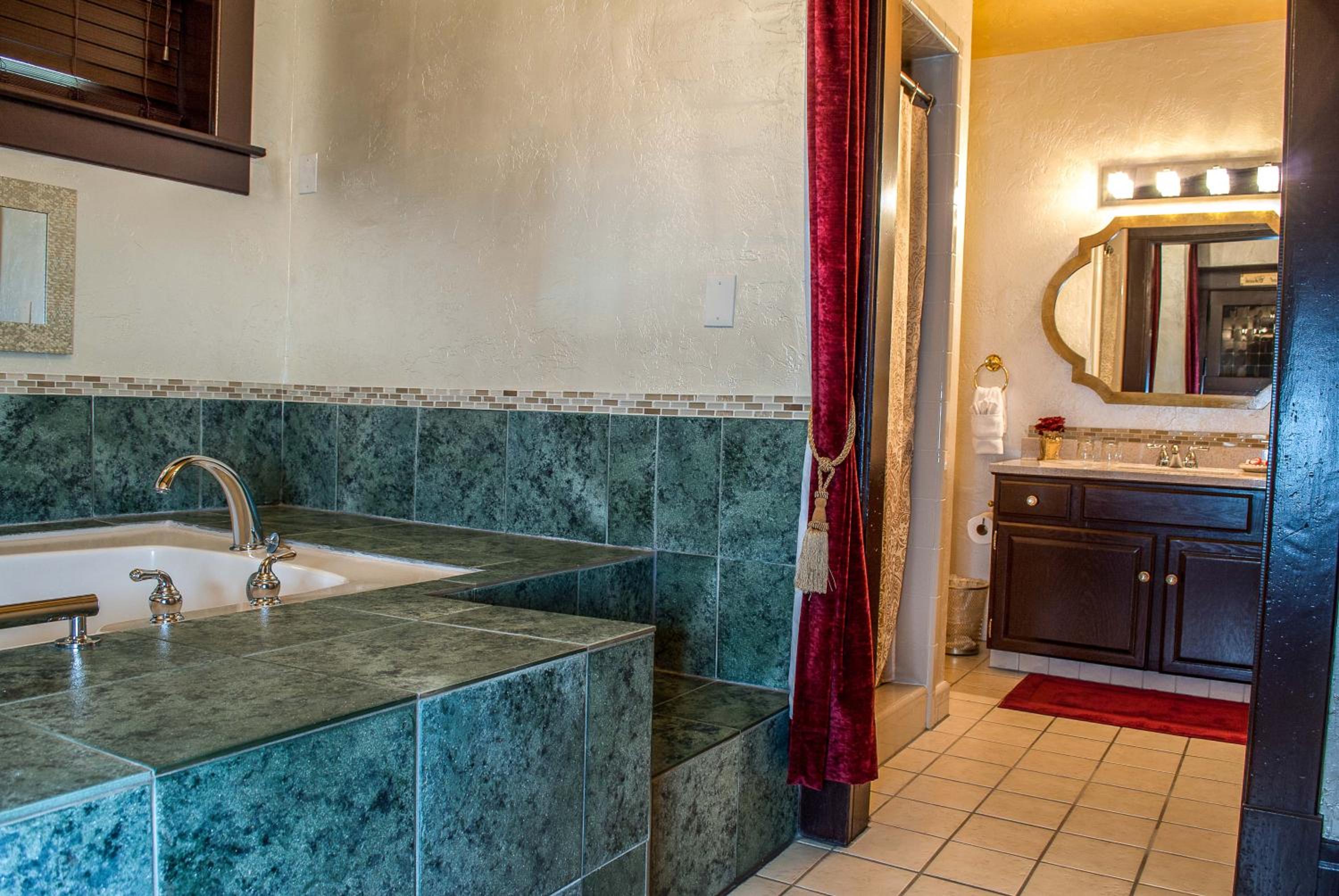 Logan Vacations - The Anniversary Inn - Logan - Property Image 26