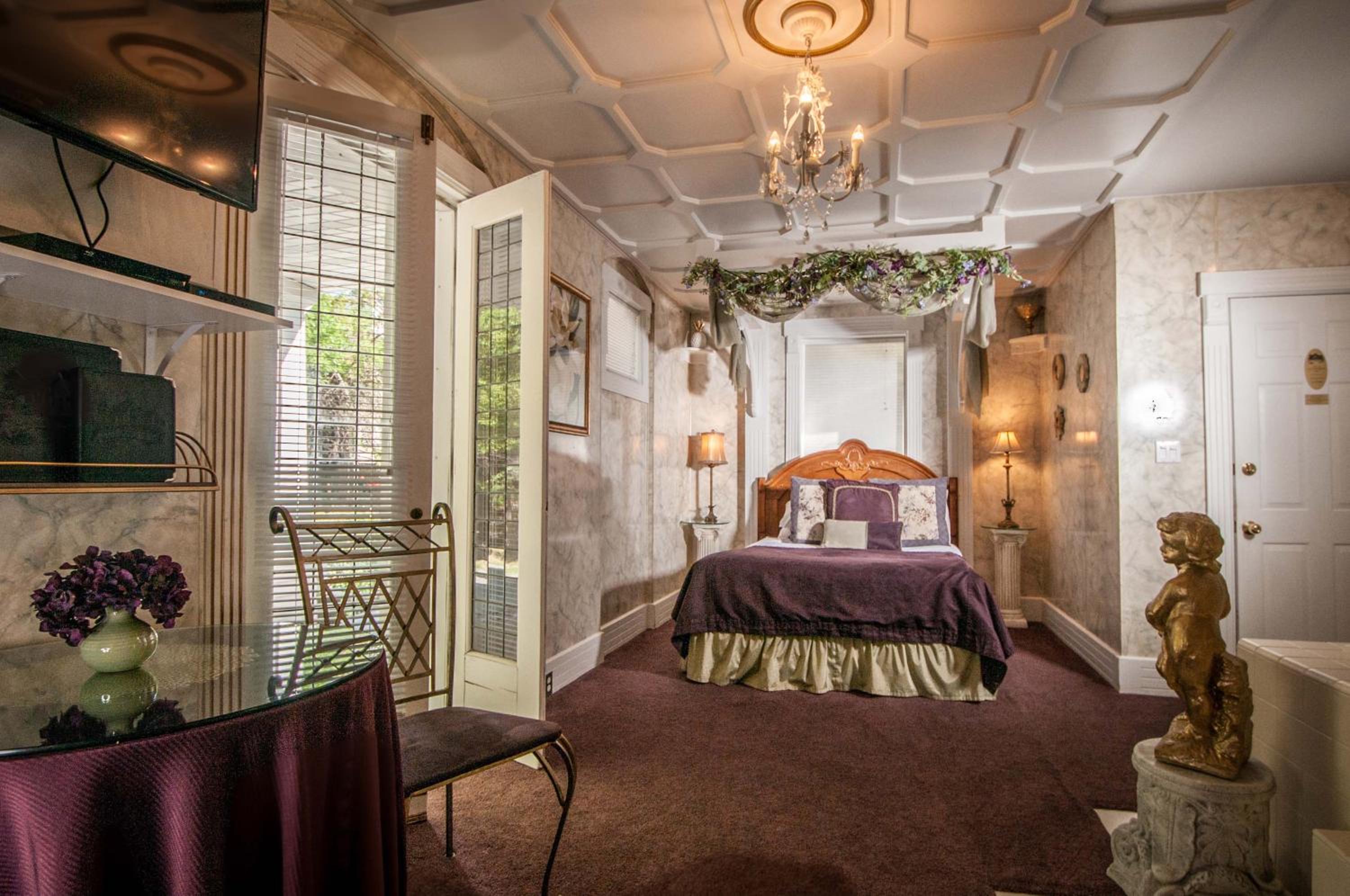 Logan Vacations - The Anniversary Inn - Logan - Property Image 31