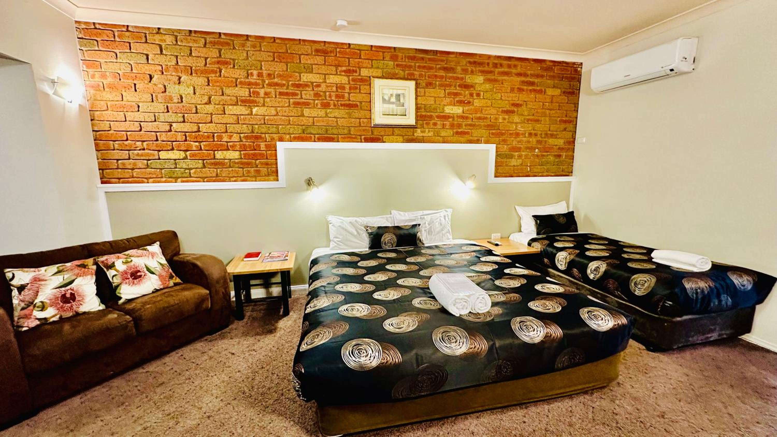 Early Australian Motor Inn
