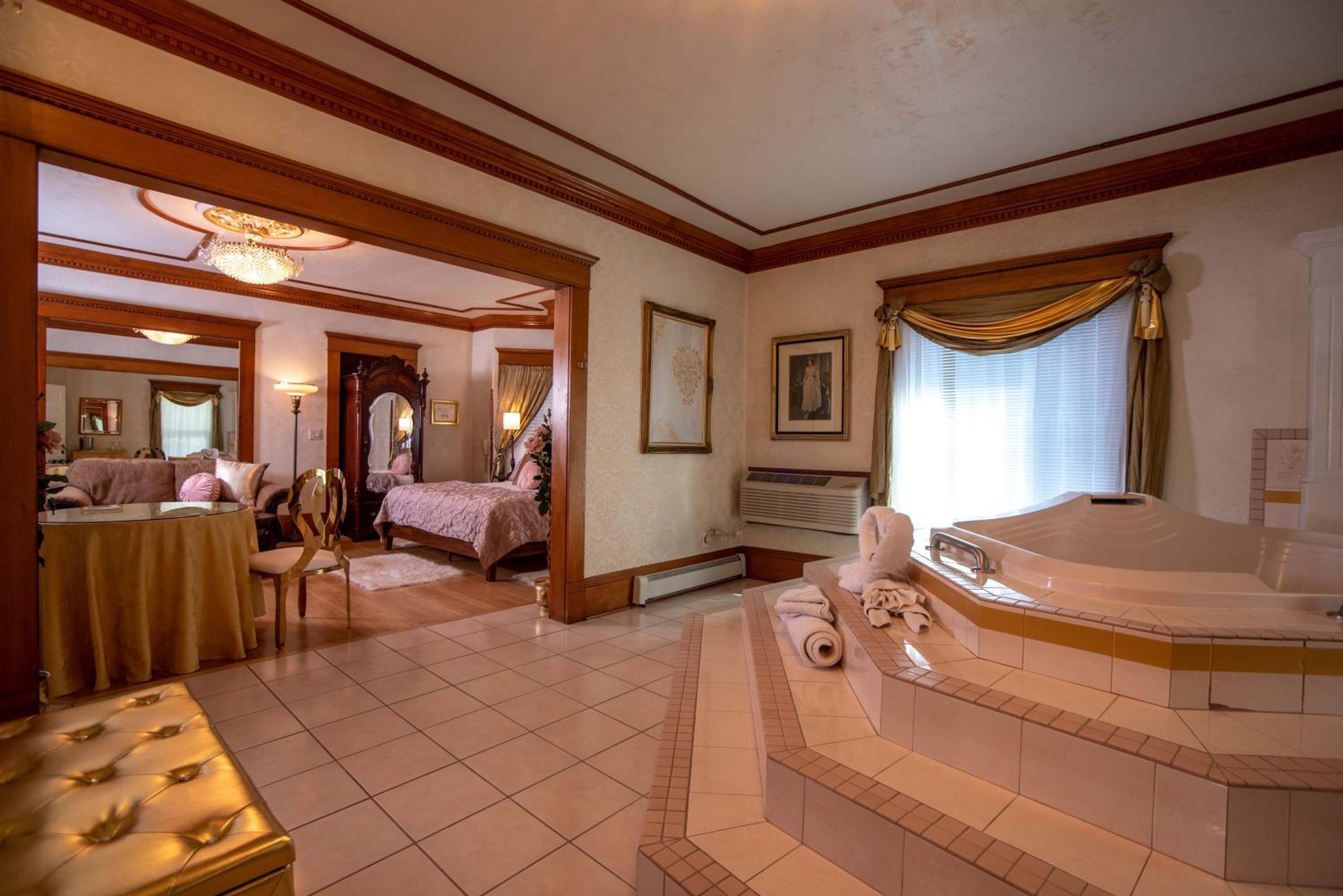 Logan Vacations - The Anniversary Inn - Logan - Property Image 105