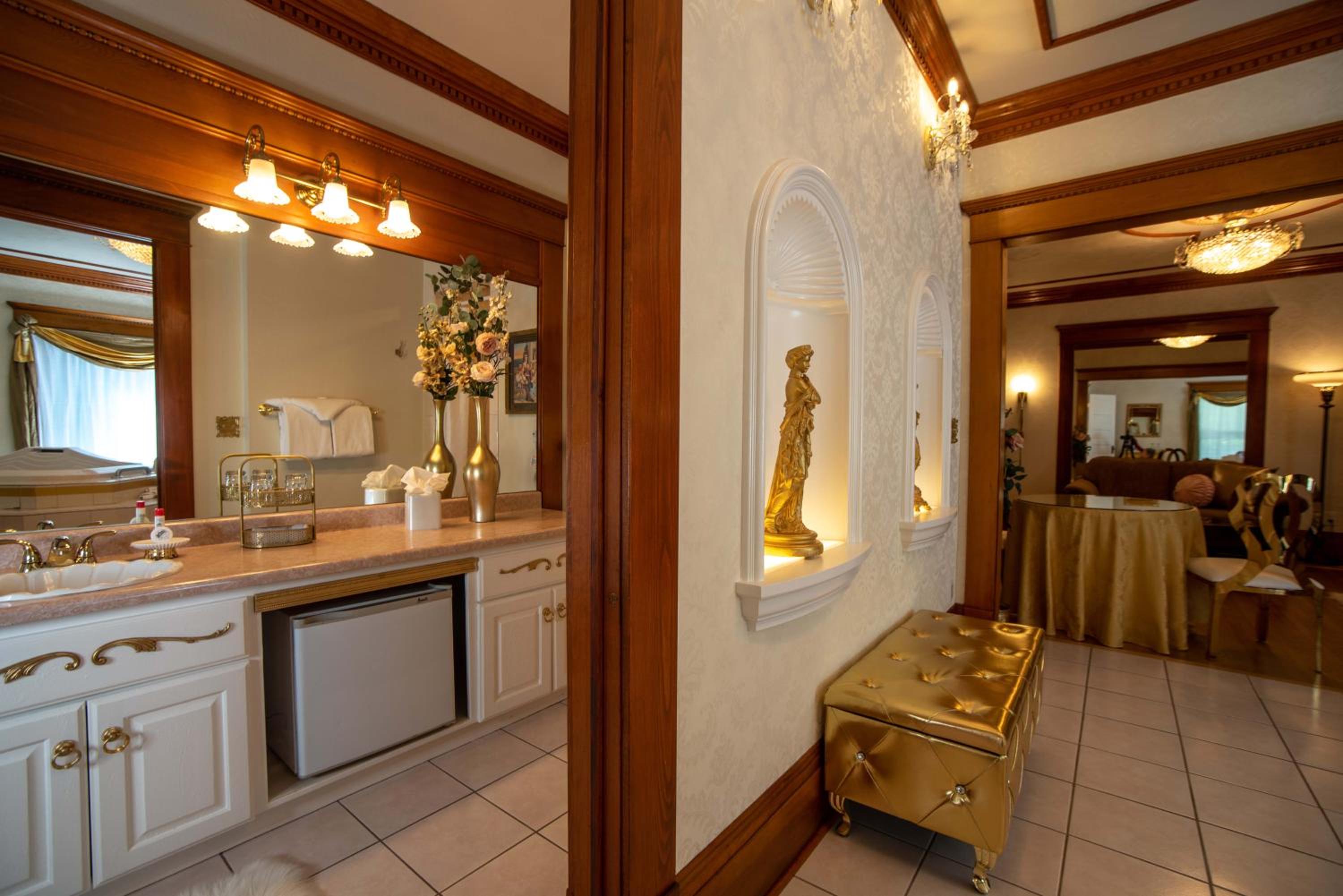 Logan Vacations - The Anniversary Inn - Logan - Property Image 106