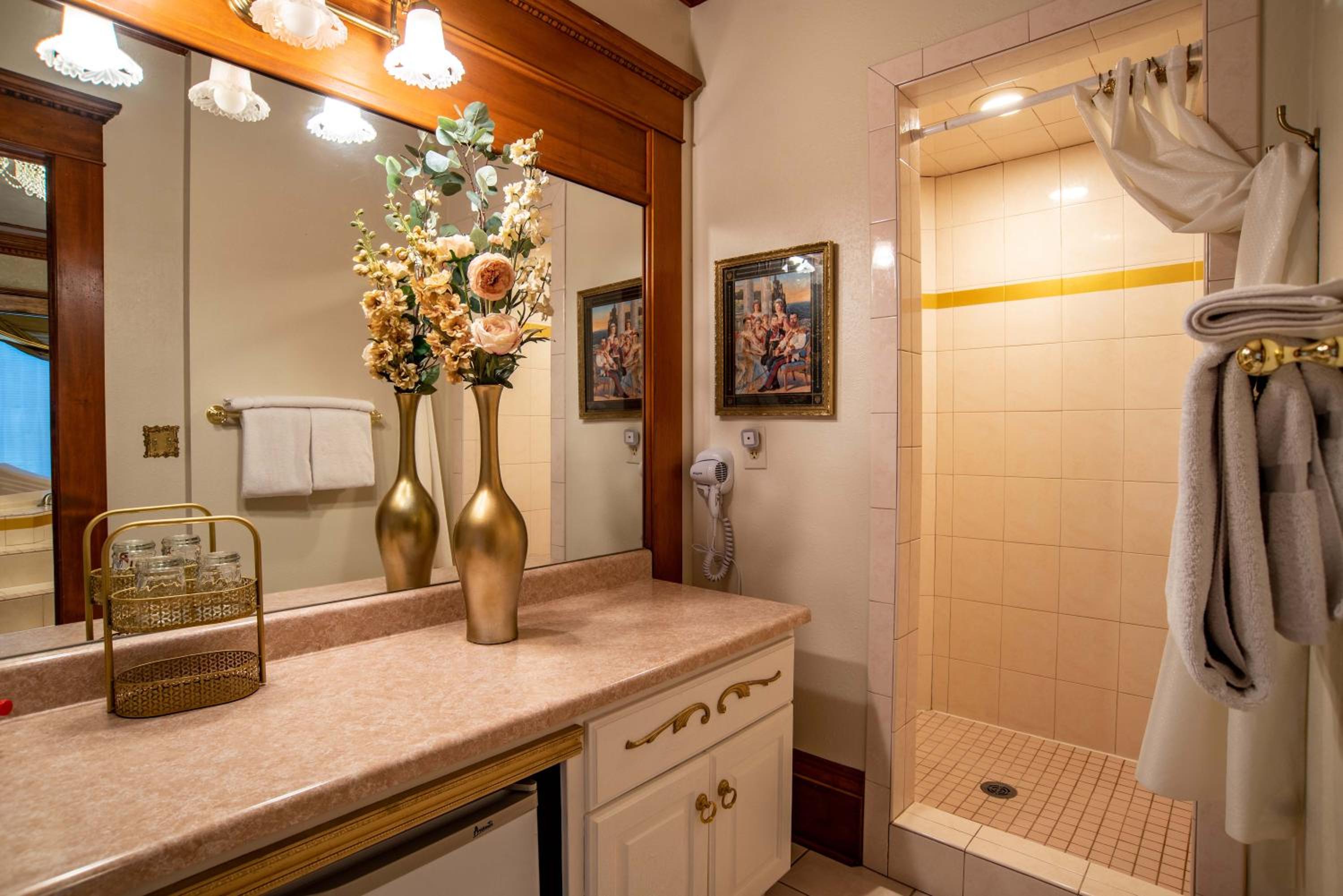 Logan Vacations - The Anniversary Inn - Logan - Property Image 108