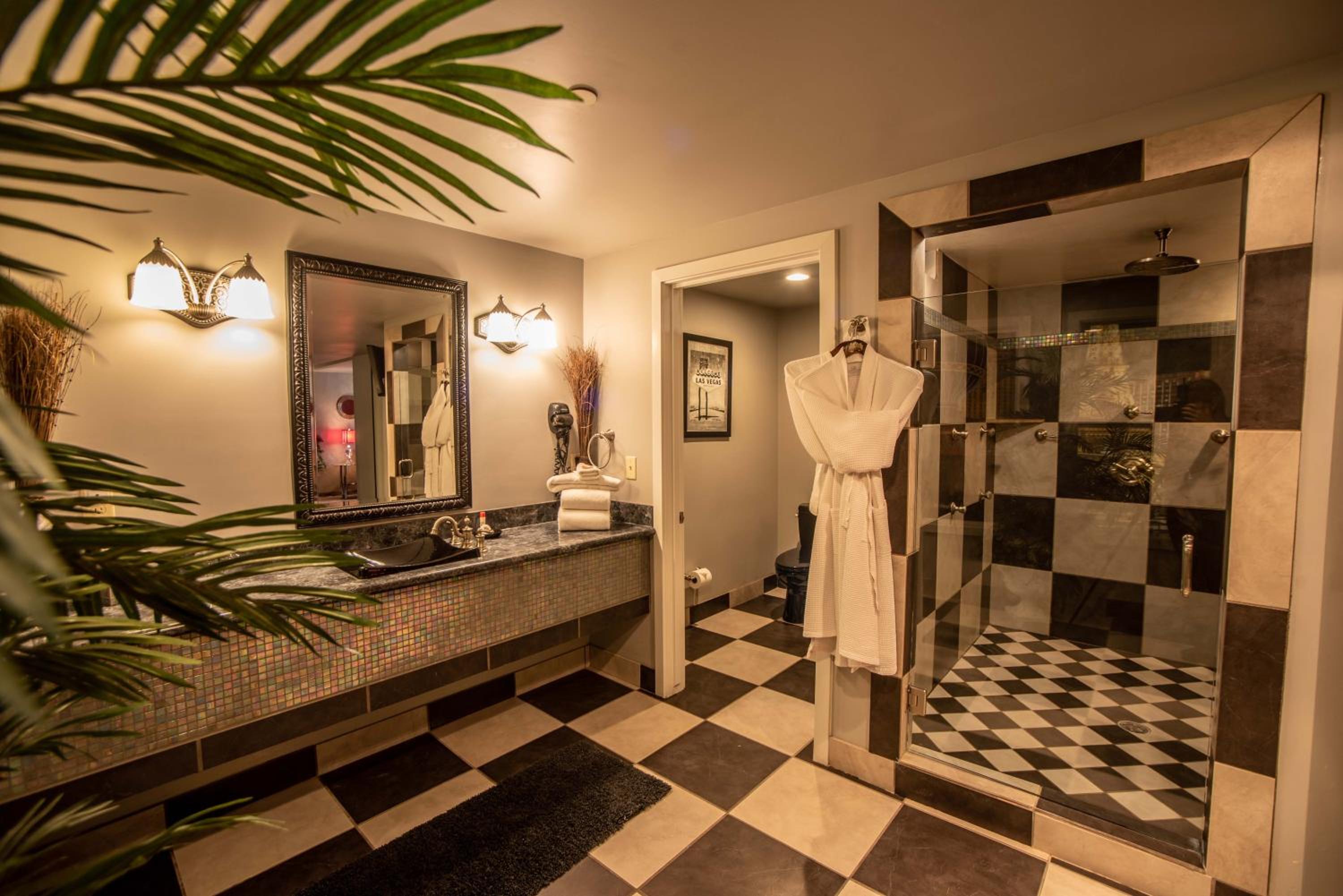 Logan Vacations - The Anniversary Inn - Logan - Property Image 180