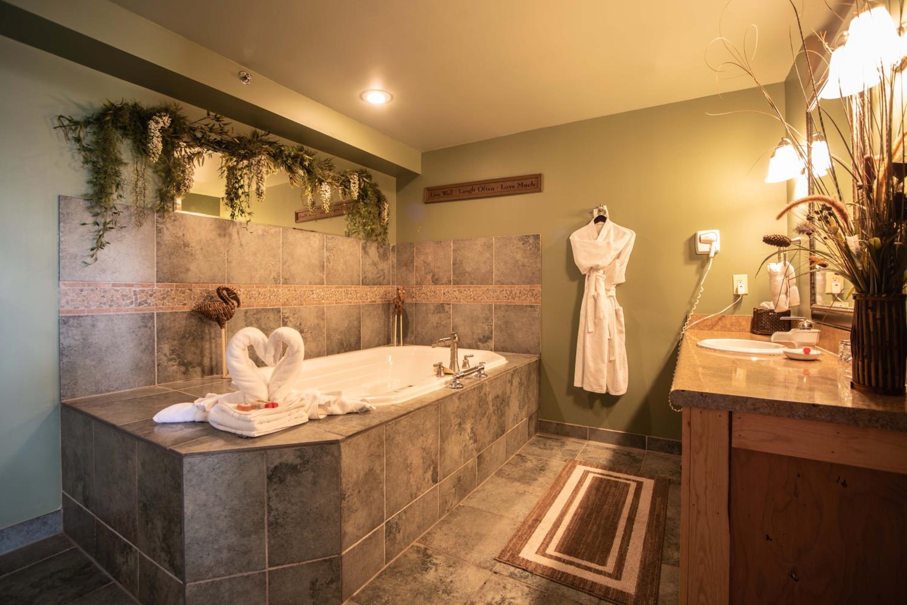 Logan Vacations - The Anniversary Inn - Logan - Property Image 197