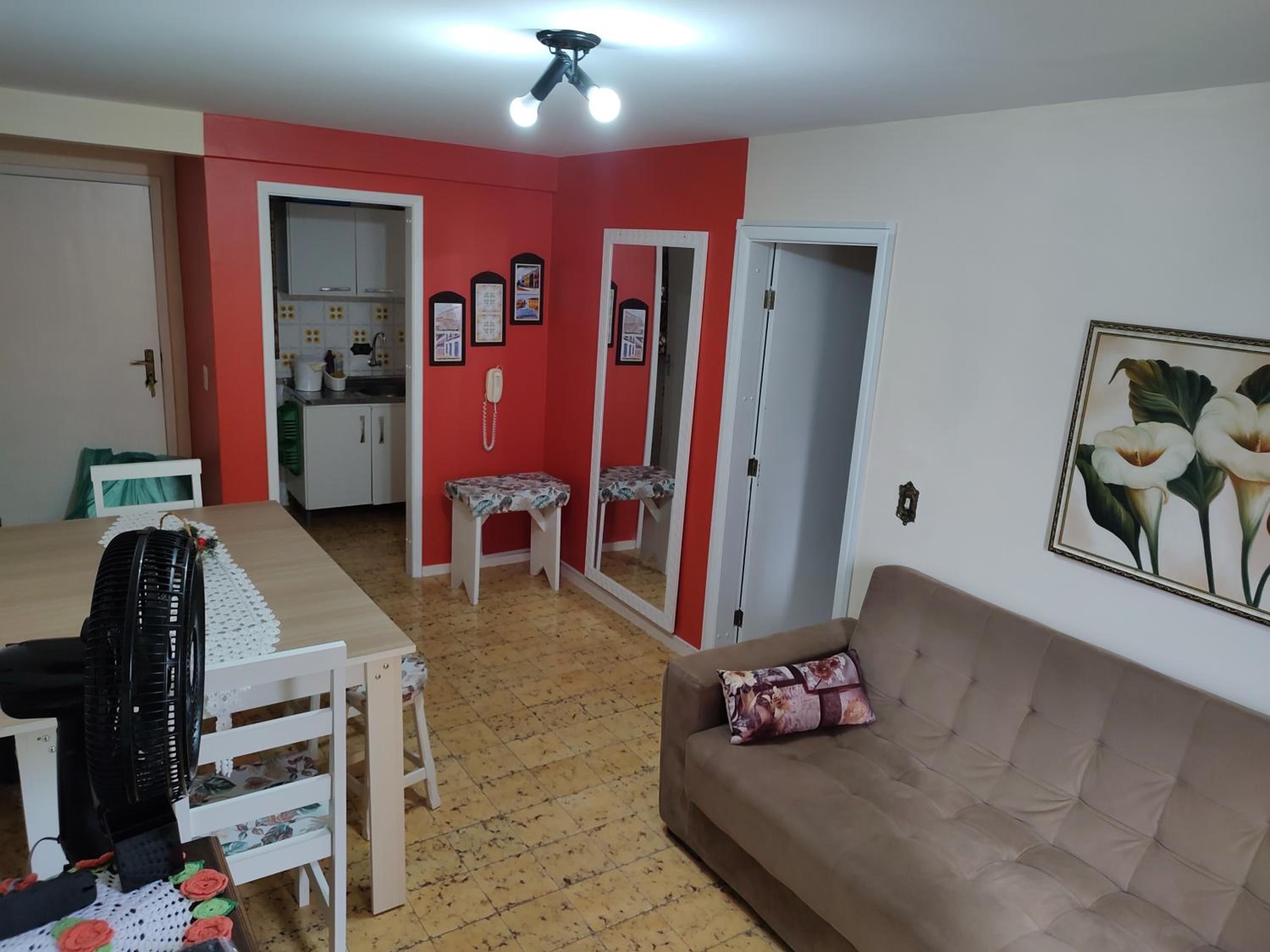 Apartamento Caiobá Pé na areia. Quadra do Mar.