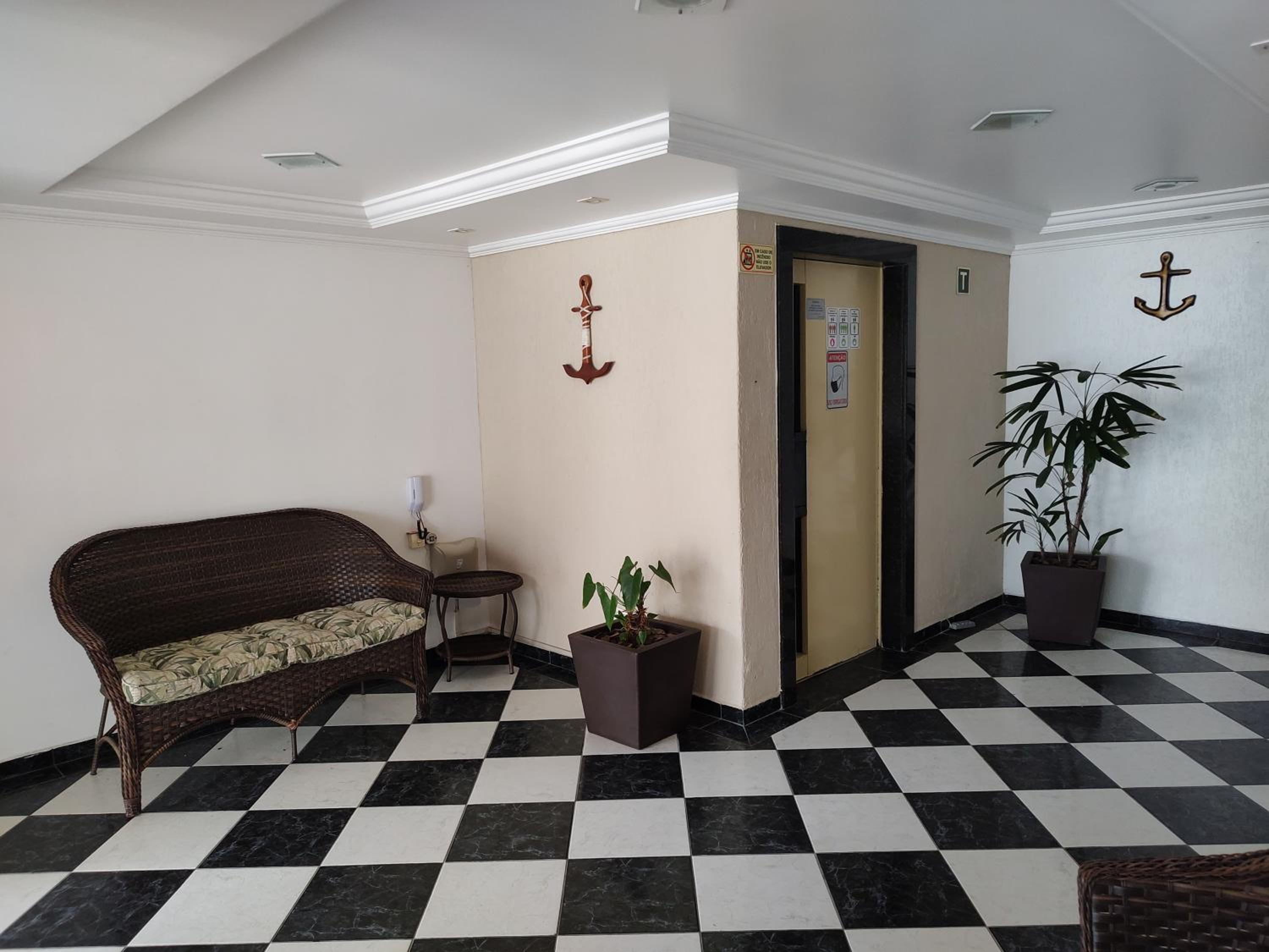 Apartamento Caiobá Pé na areia. Quadra do Mar.