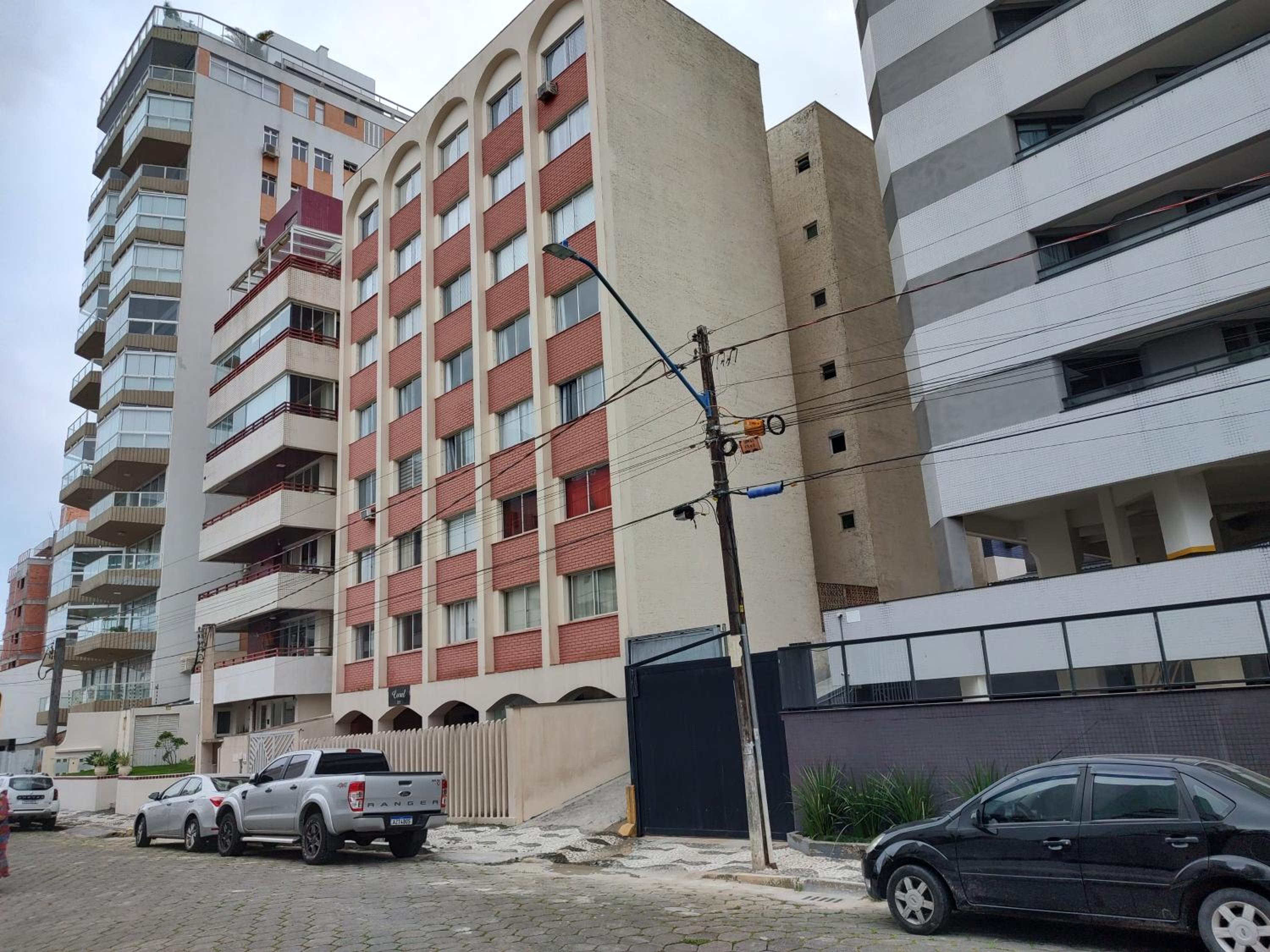 Apartamento Caiobá Pé na areia. Quadra do Mar.