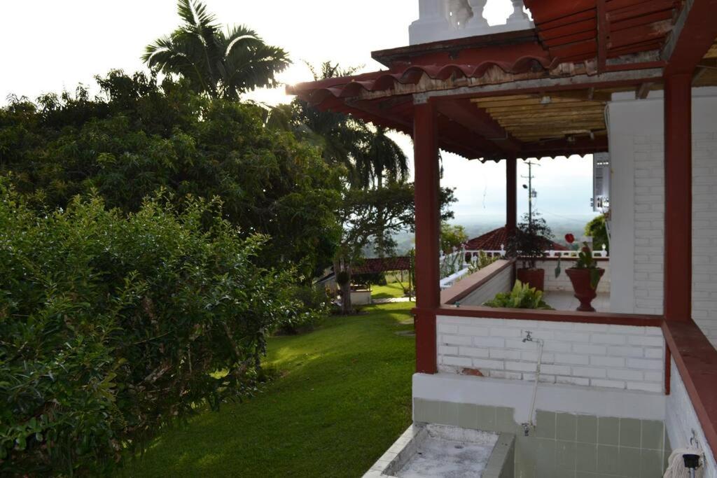 Finca con hermosa vista, billar pool, piscina, atardeceres
