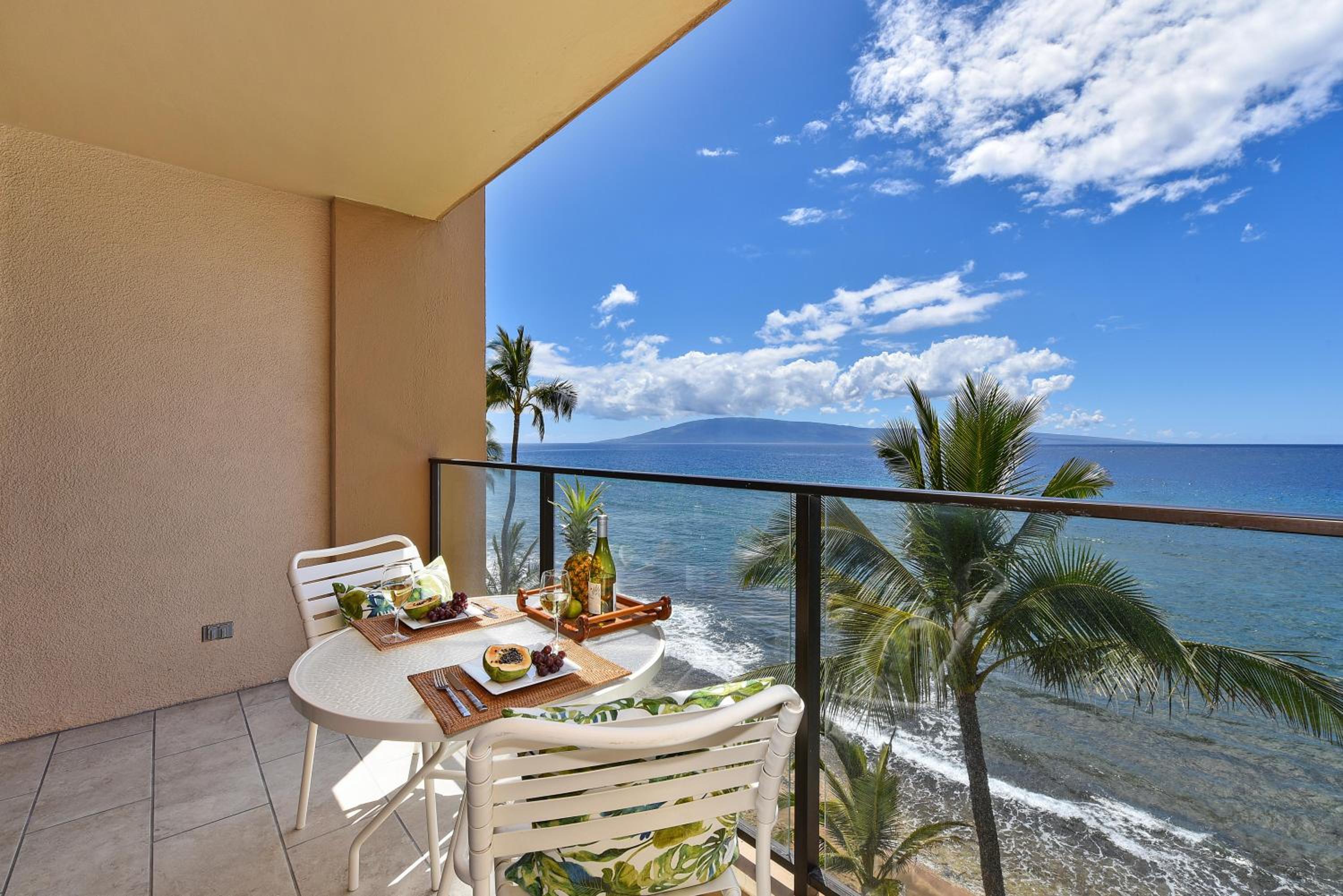 Mahana 602 · MA 602 Kaanapali OceanFront Studio Ocean View Pool