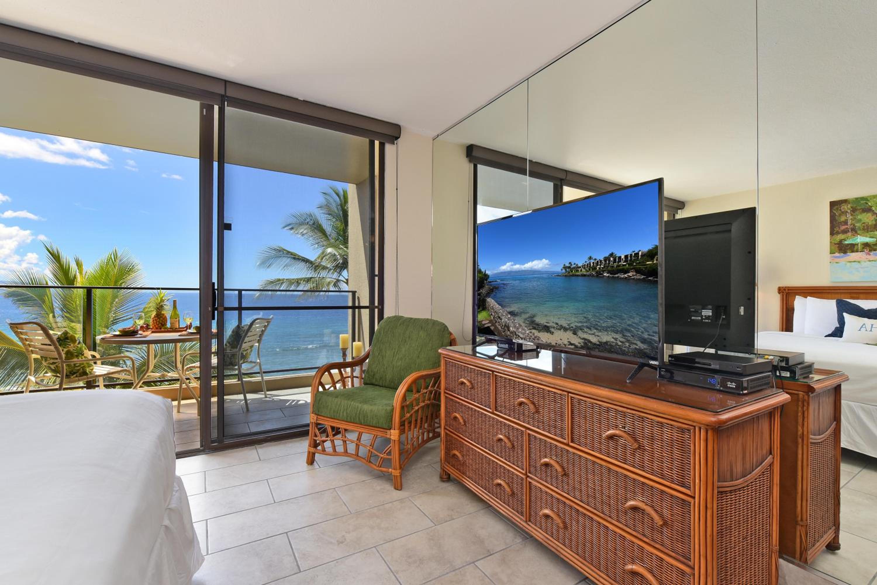 Mahana 602 · MA 602 Kaanapali OceanFront Studio Ocean View Pool