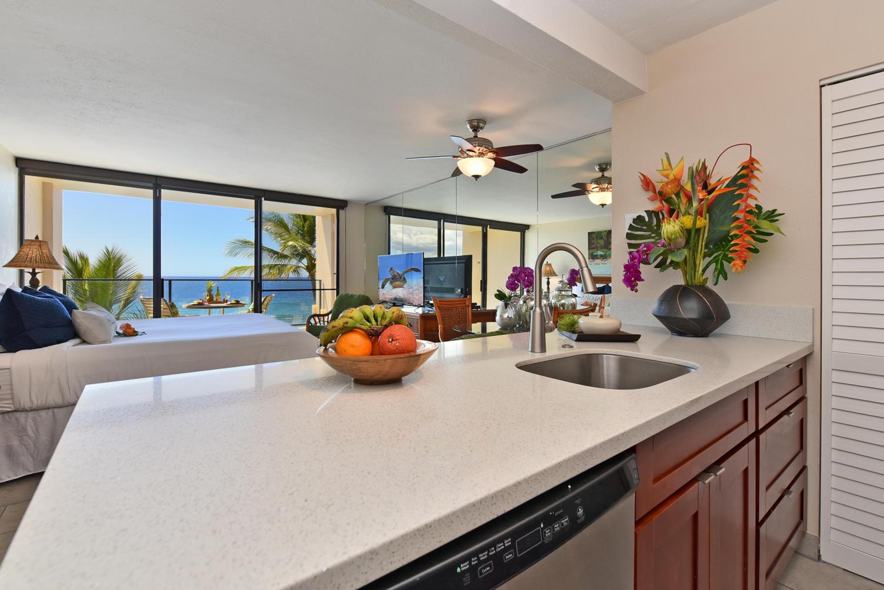 Mahana 602 · MA 602 Kaanapali OceanFront Studio Ocean View Pool