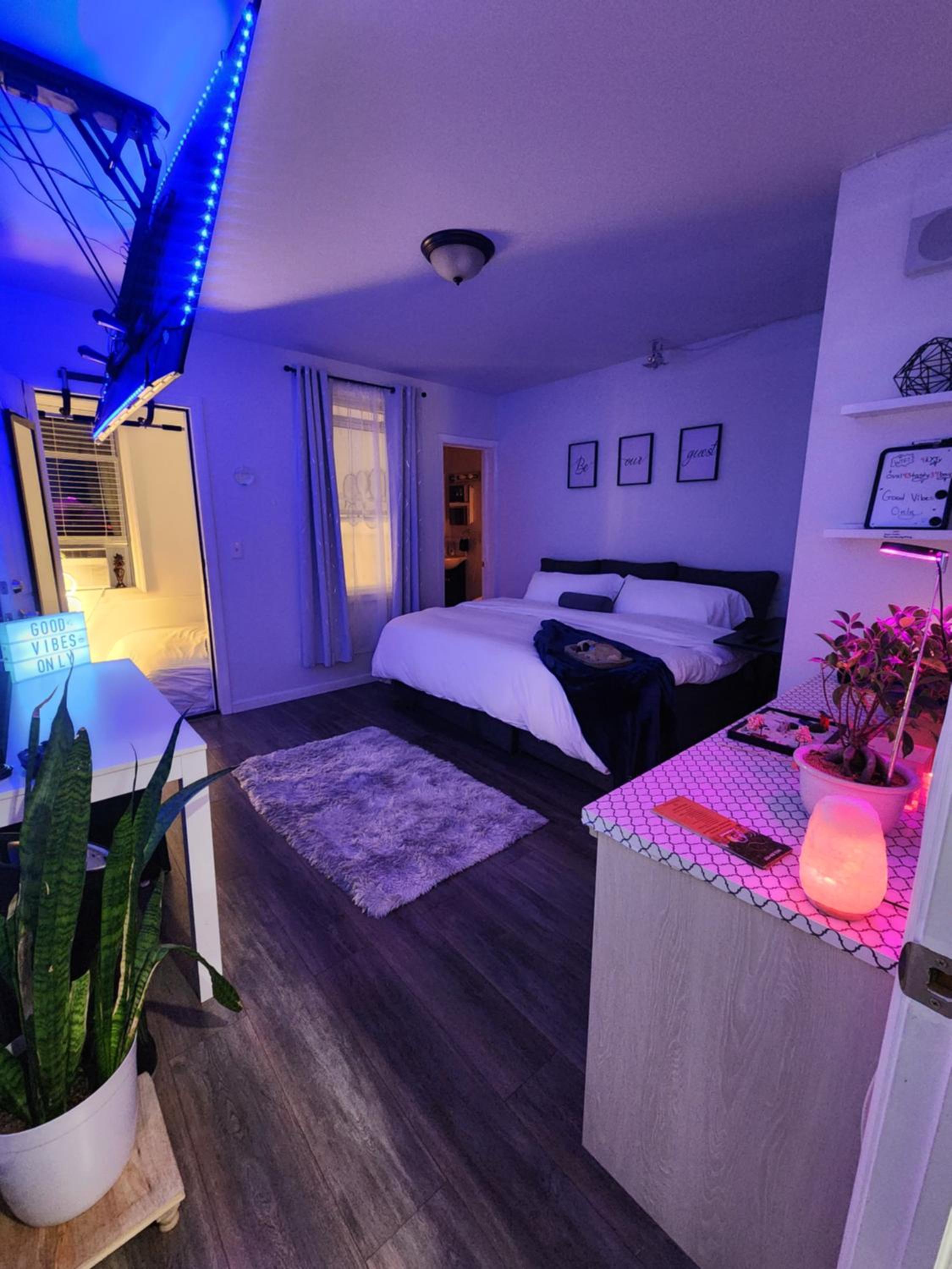 Newark Vacations - Zen Oasis Room - Property Image 3