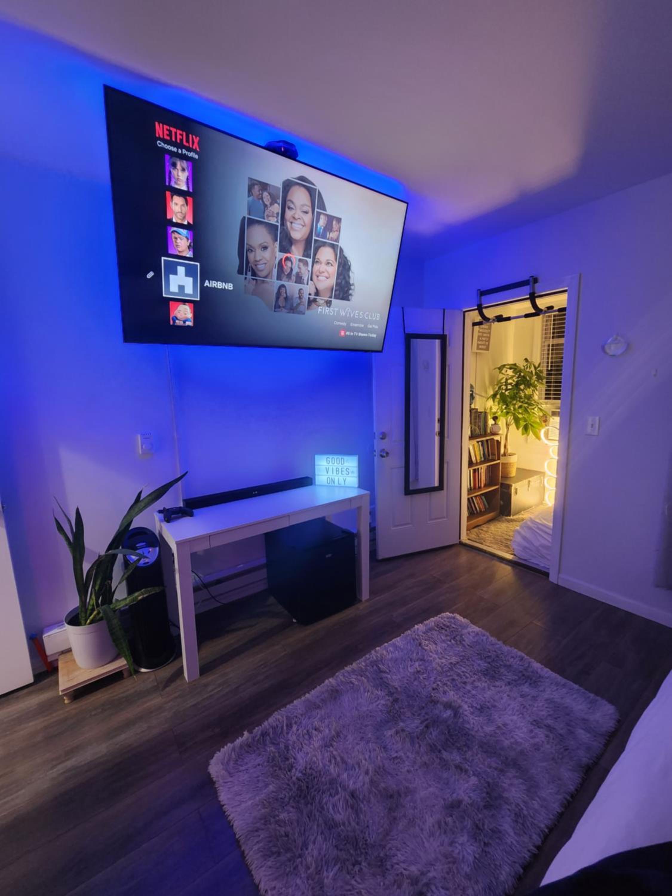 Newark Vacations - Zen Oasis Room - Property Image 4