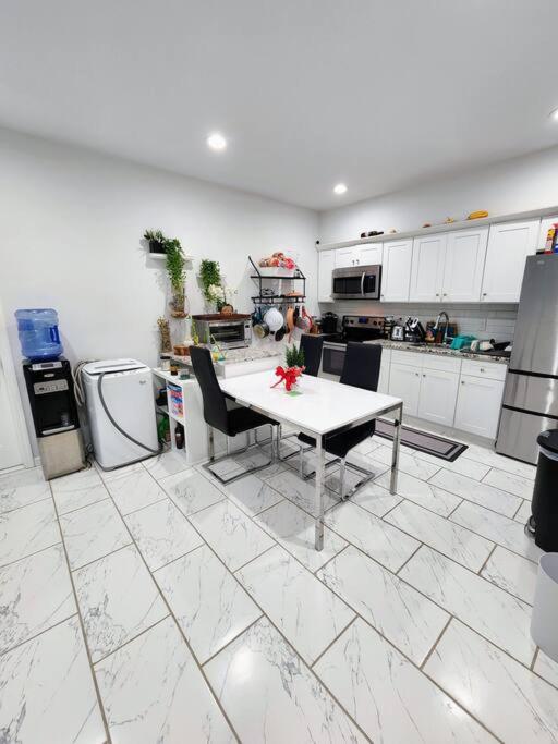 Newark Vacations - Zen Oasis Room - Property Image 10