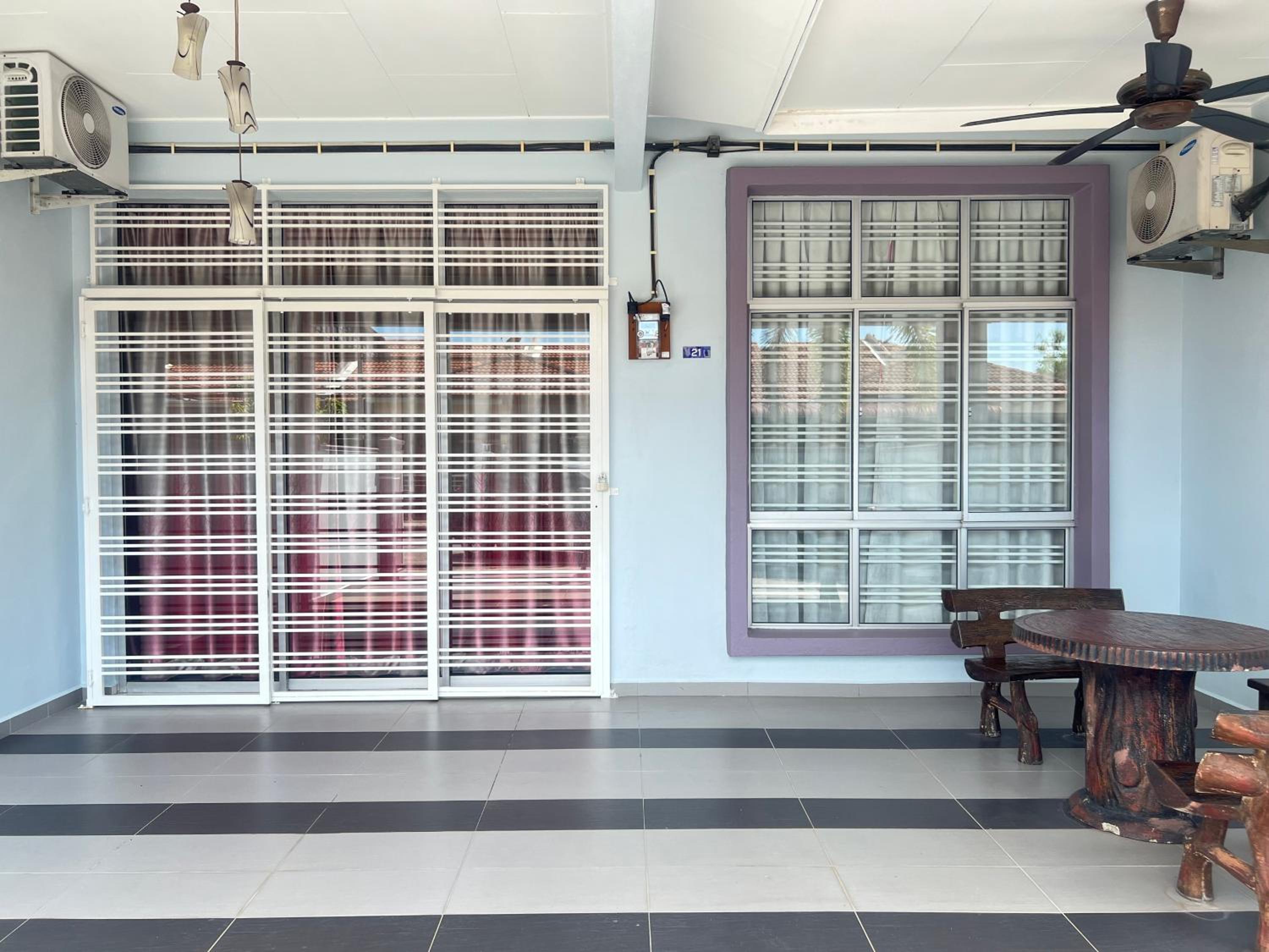 Padang Temu Near TOWN Homestay 9pax @ ExcluSuites Malacca photo 6