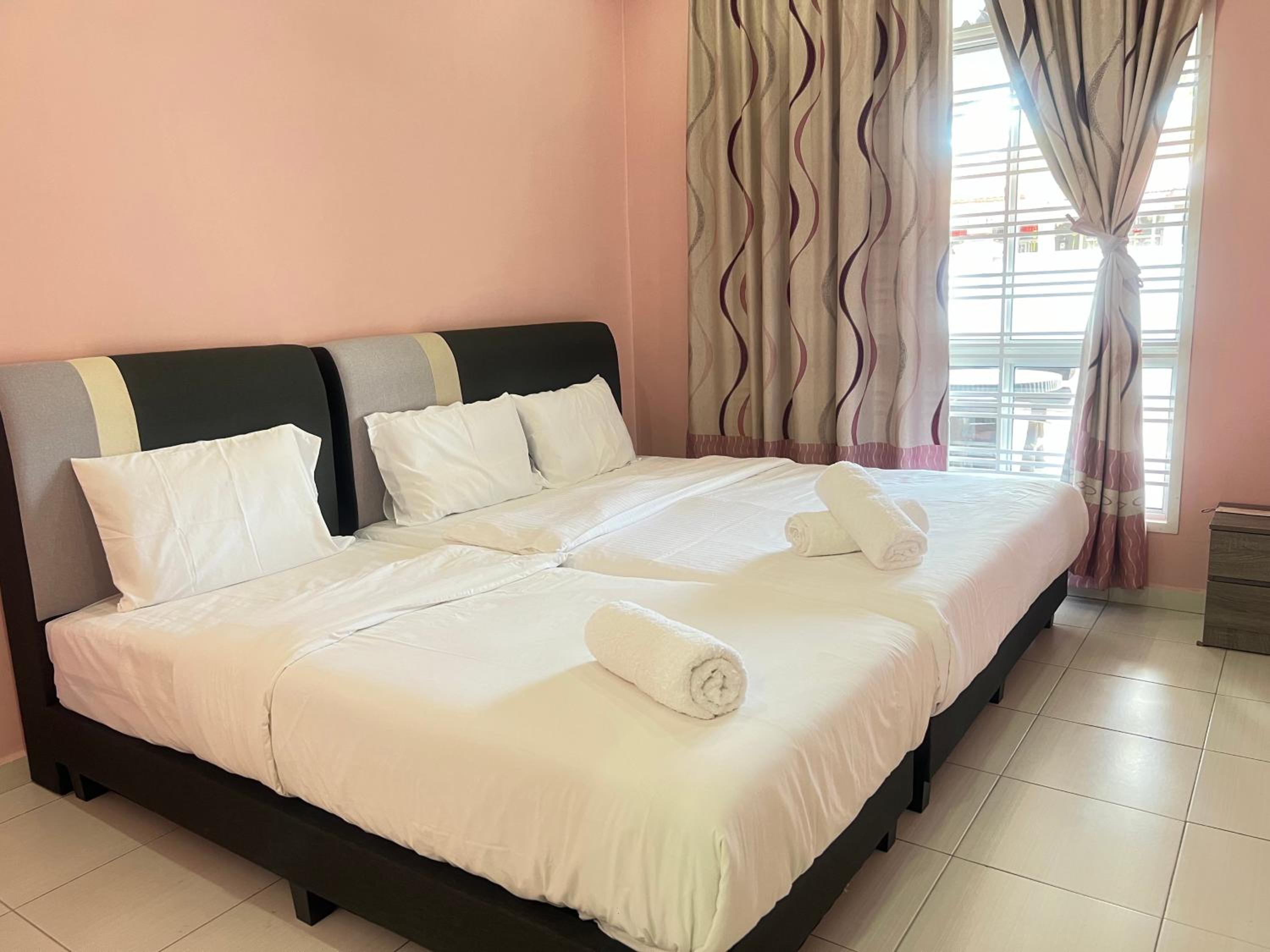 Padang Temu Near TOWN Homestay 9pax @ ExcluSuites Malacca photo 7