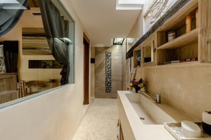 Luxurious Double King Villa w/Pool & WiFi+ Carpark view 5
