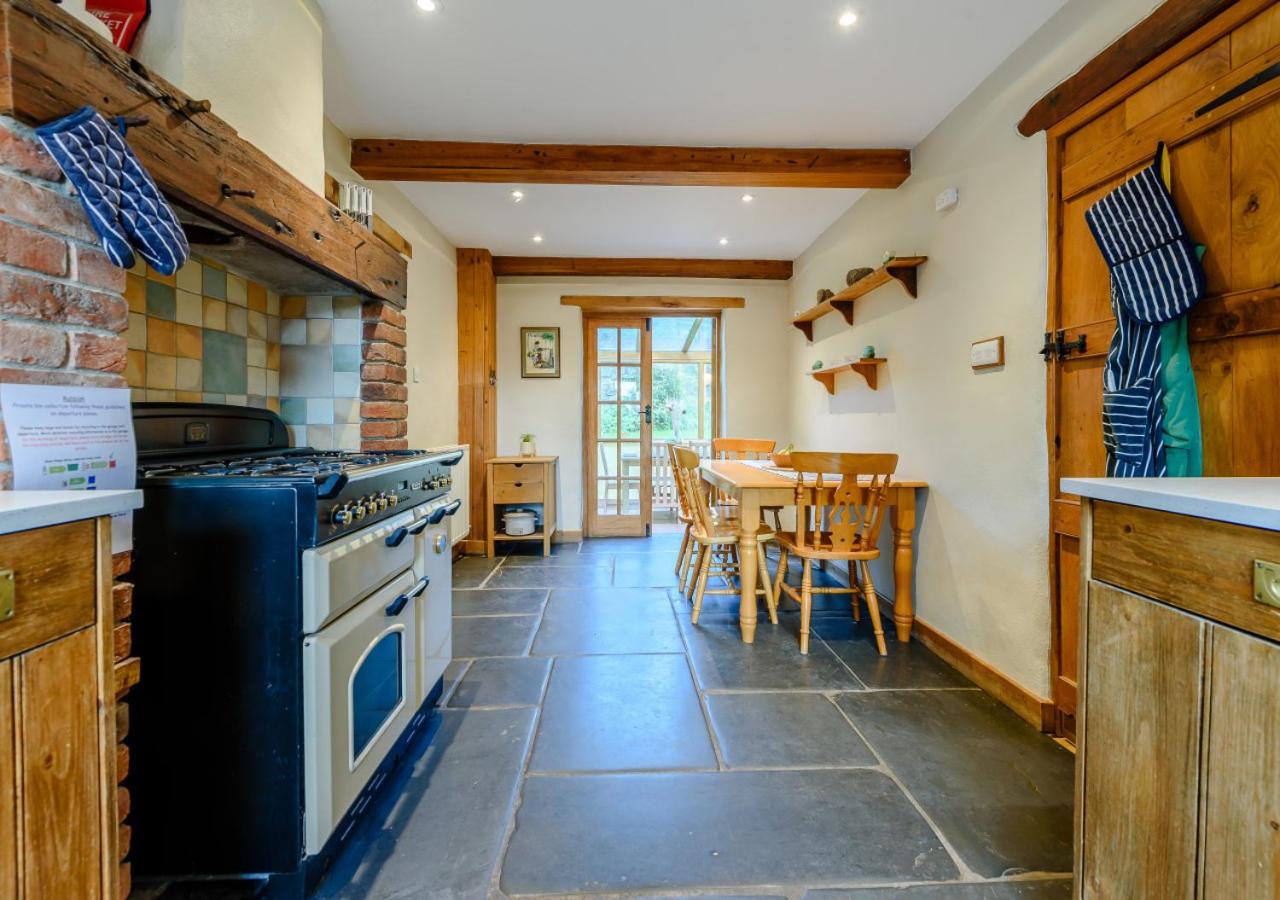 3 Bed in Manorbier oc-pw270a
