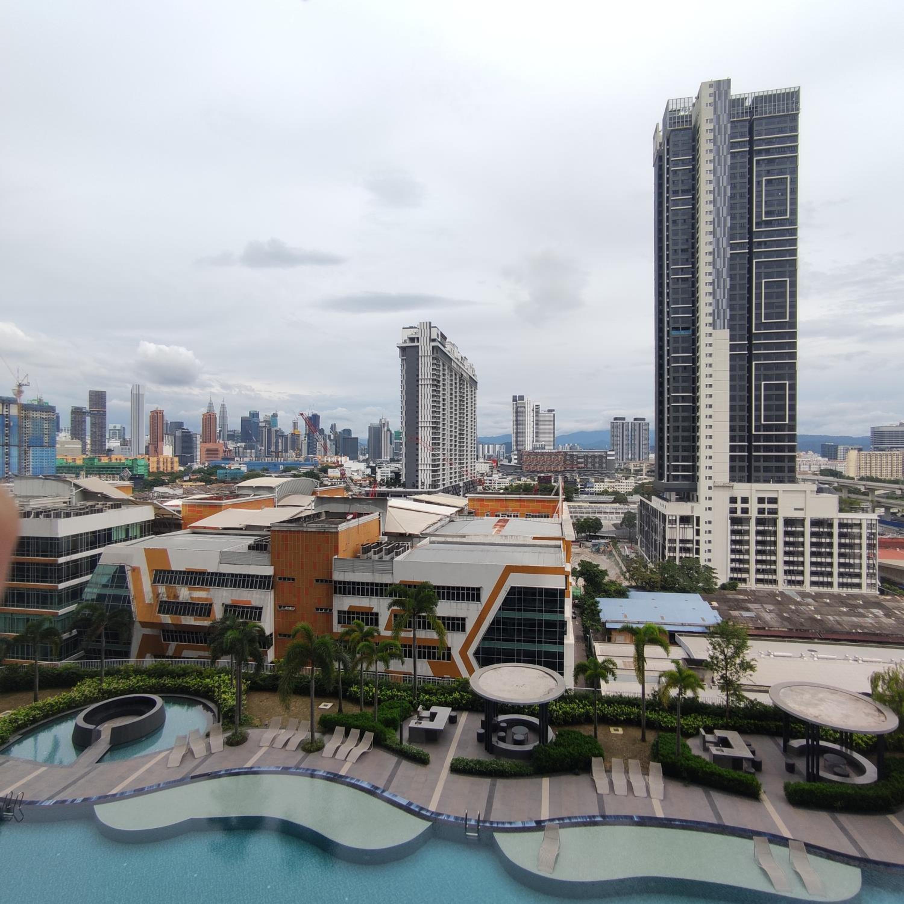 TRION studio 4 PAX tenseven
