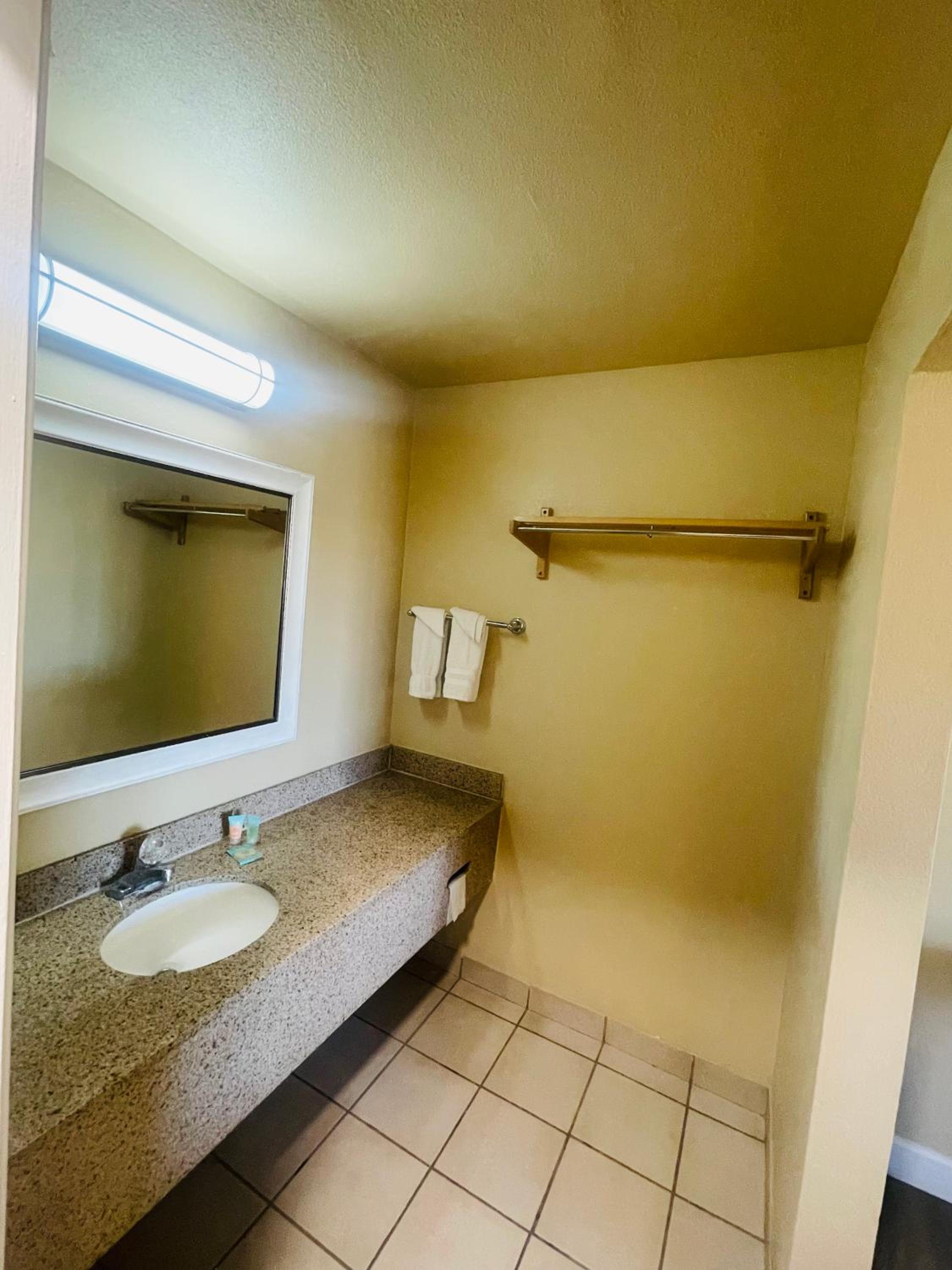 Happy Smart Inn I-10 Eloy and Casa Grande - Property Image 6