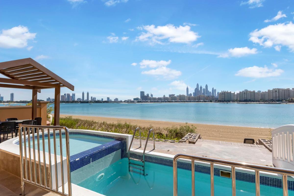 FAM Living - Palm Jumeirah - Beach Villas with Private Pool