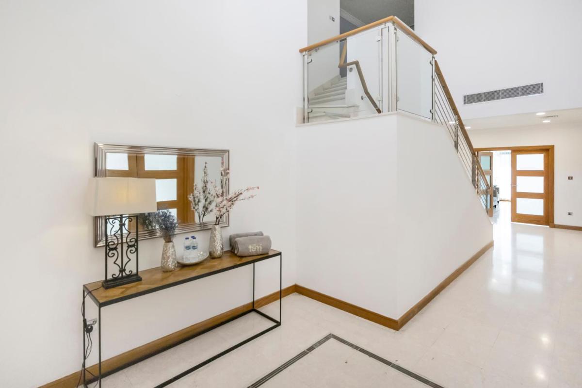 FAM Living - Palm Jumeirah - Beach Villas with Private Pool