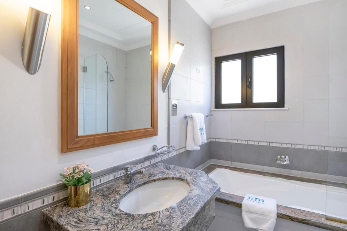 FAM Living - Palm Jumeirah - Beach Villas with Private Pool