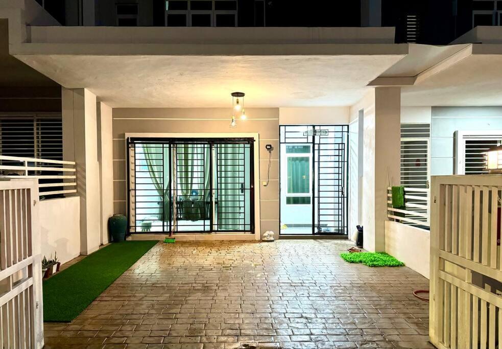 Home Vacays at Kota Puteri