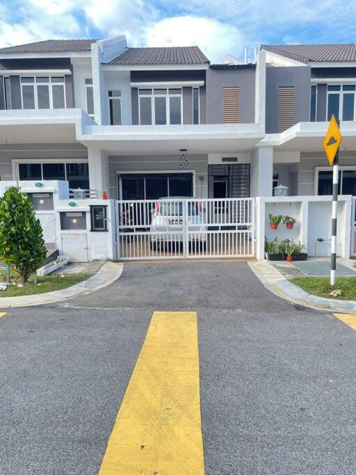 Home Vacays at Kota Puteri