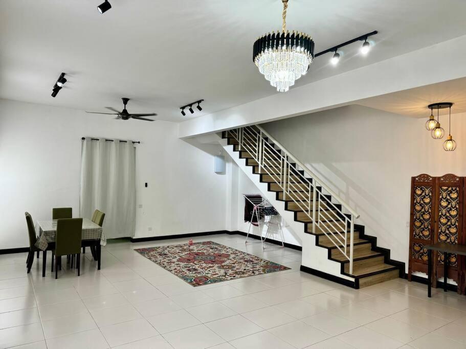 Home Vacays at Kota Puteri