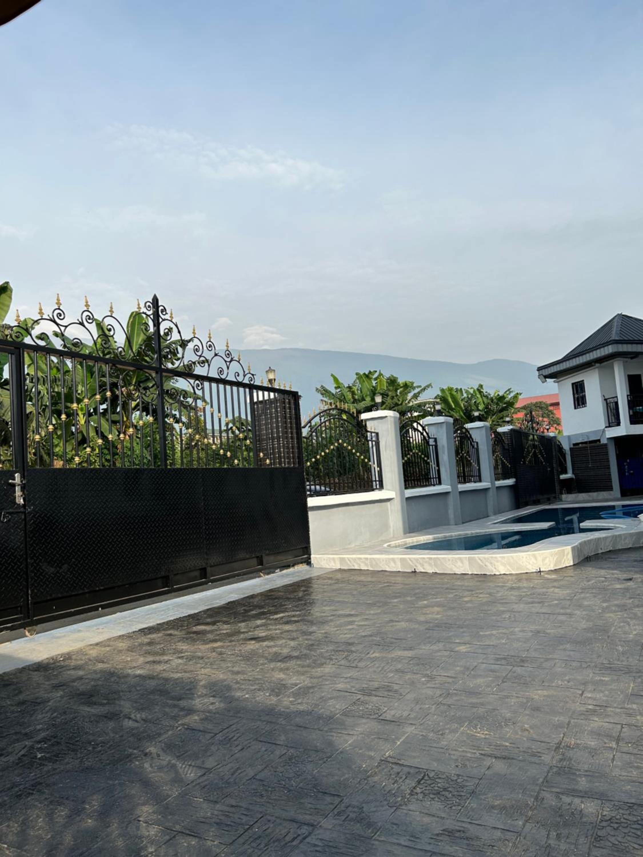 Deluxe Mansion
