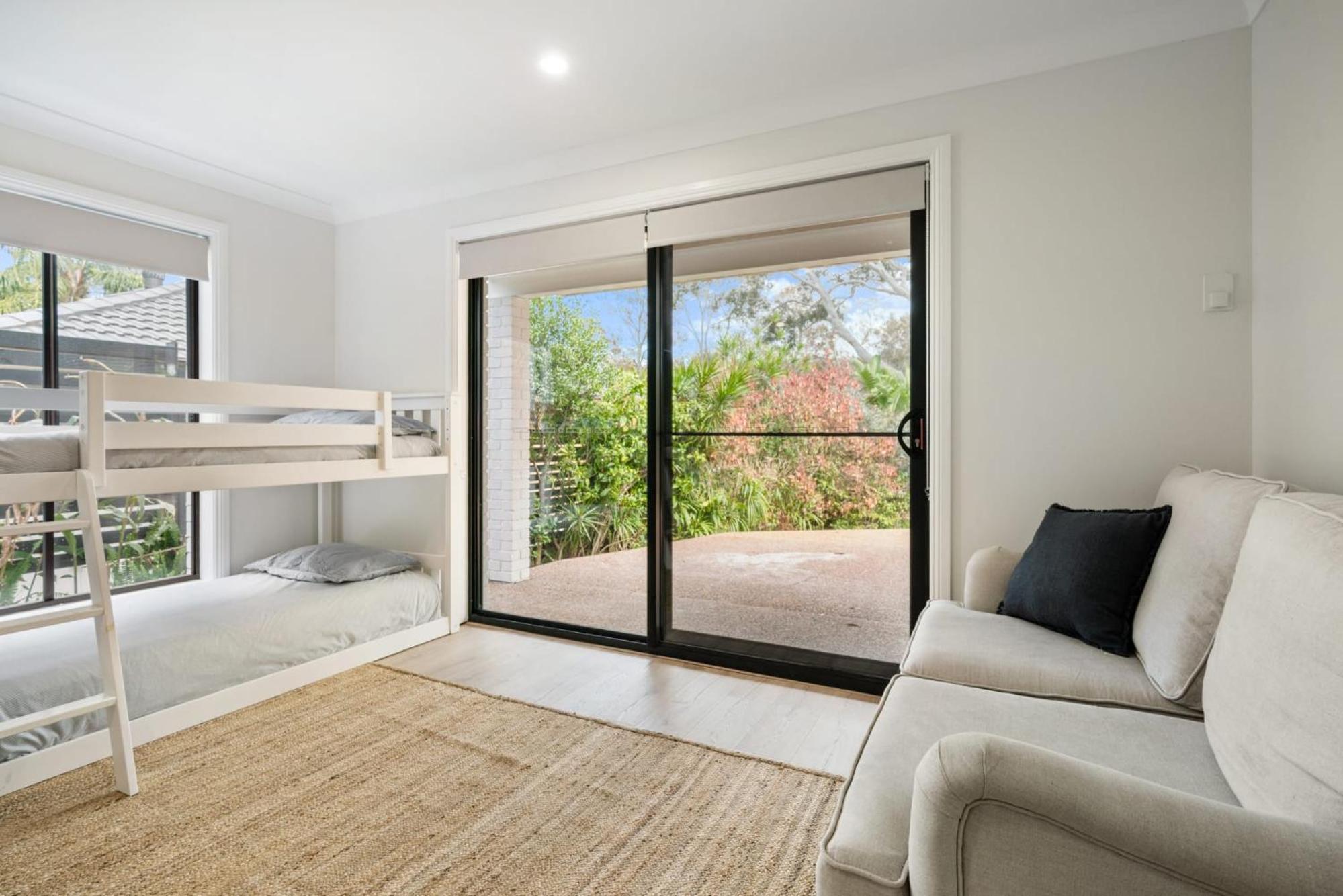 Surf Lodge Avoca Beach Waterfront to Avoca Lake