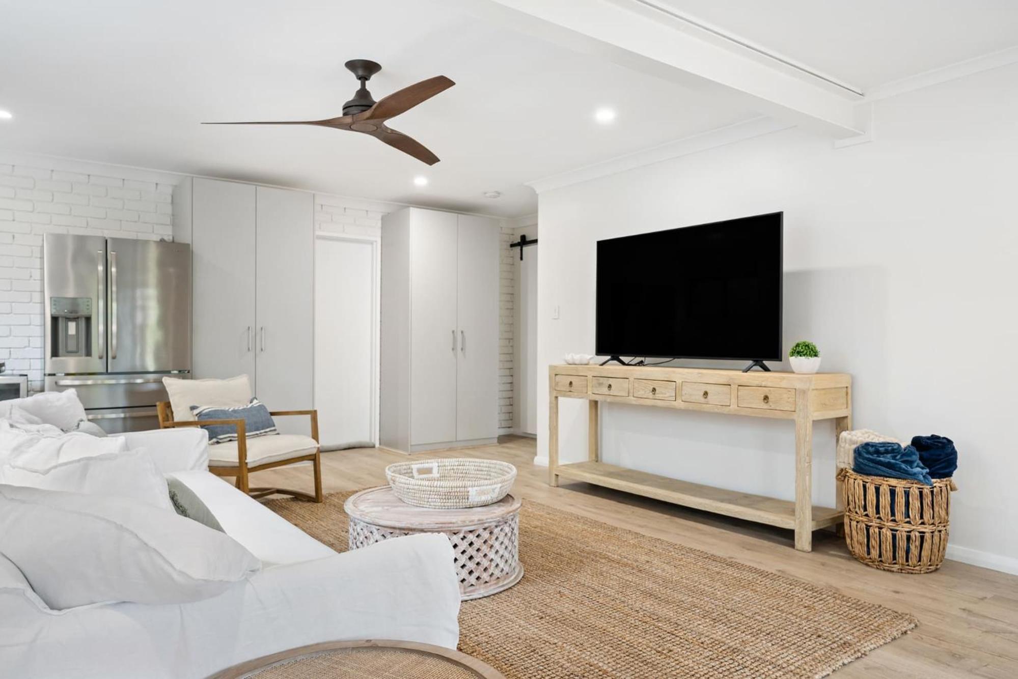Surf Lodge Avoca Beach Waterfront to Avoca Lake