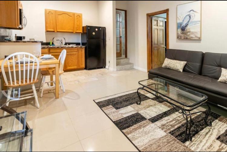 Garden View Guest Unit single bed ,kitchennate insuit full Bathroom