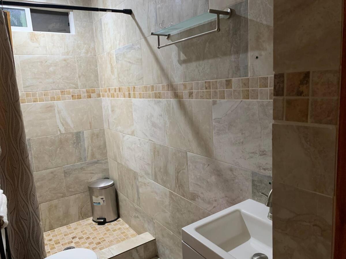 Garden View Guest Unit single bed ,kitchennate insuit full Bathroom