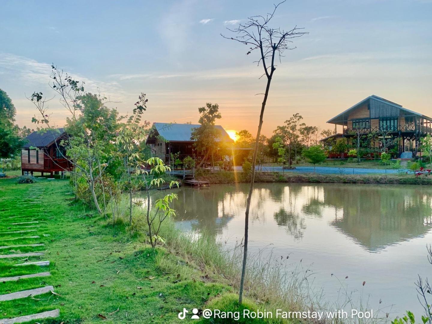 Rang Robin Farmstay for 4 with pool