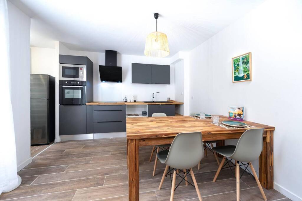 ANGELIE - Appartement 2 pièces - 2 personnes - Situé dans le Carré d'Or de St-Denis, dans une résidence au calme, à côté du Carré Cathédrale, quartier le p view 2