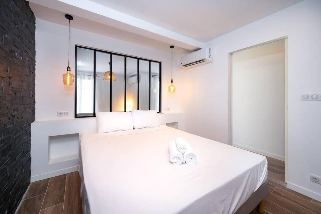 ANGELIE - Appartement 2 pièces - 2 personnes - Situé dans le Carré d'Or de St-Denis, dans une résidence au calme, à côté du Carré Cathédrale, quartier le p view 5