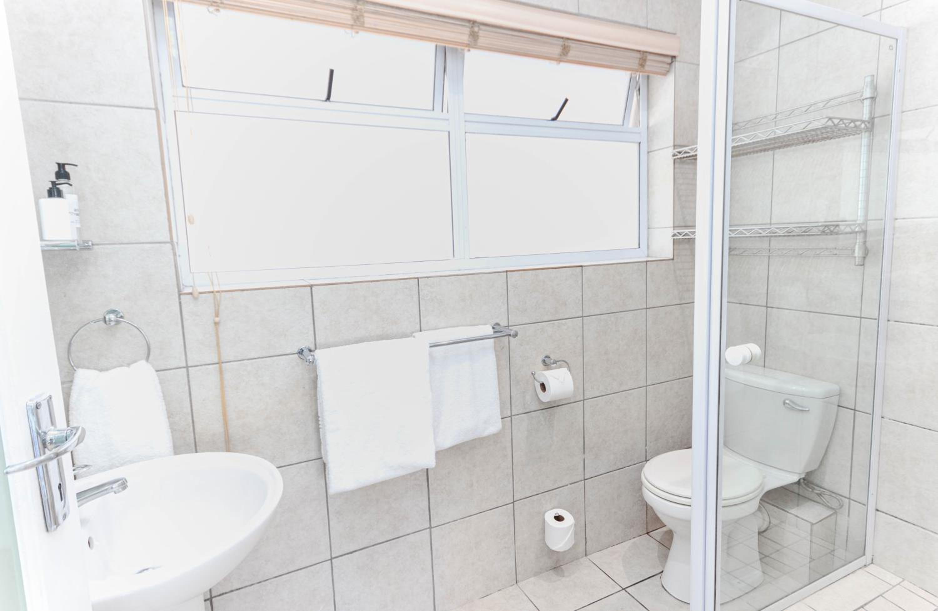 Mouille Point Studio Apartment with stunning view view 3