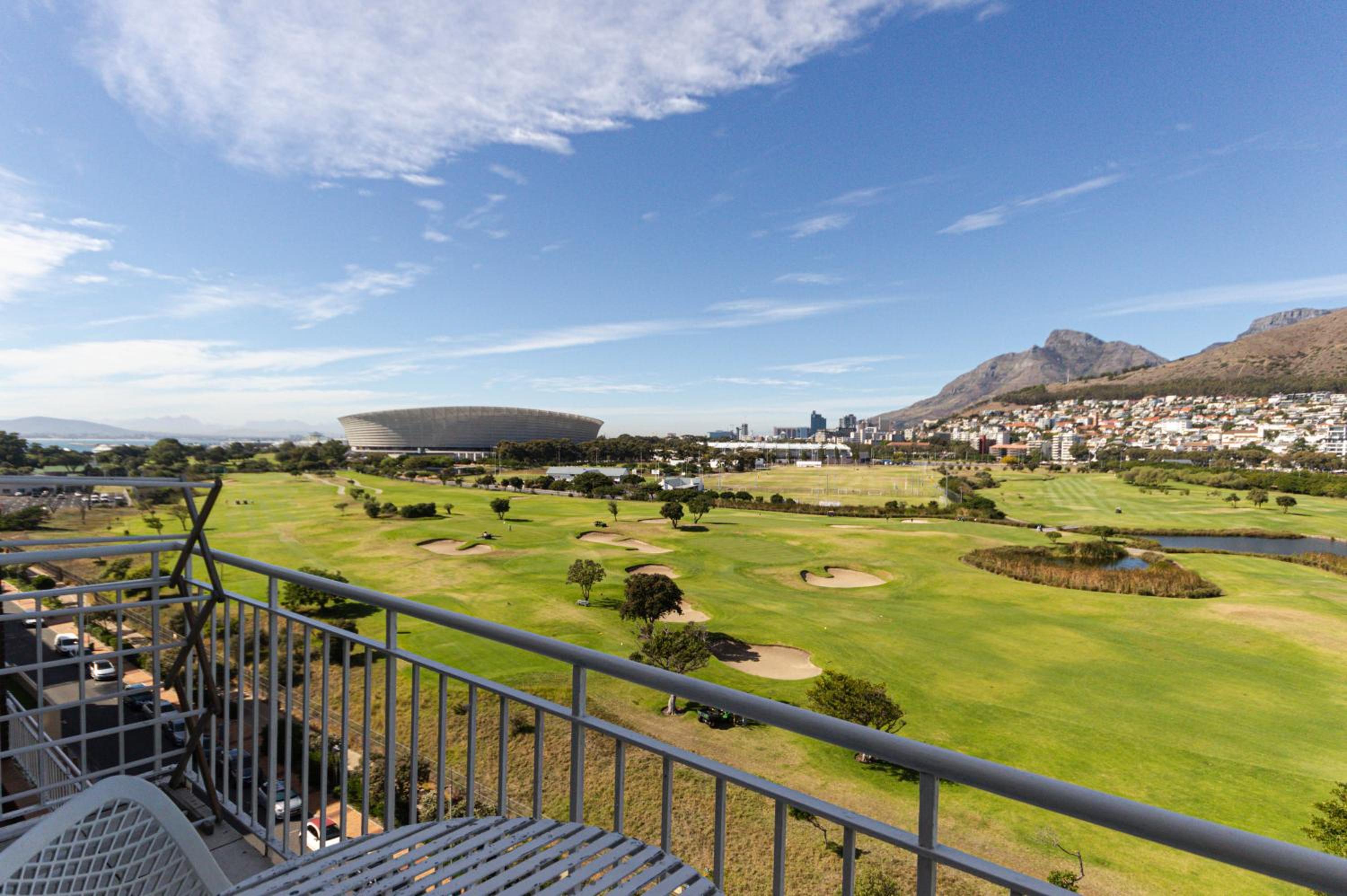 Mouille Point Studio Apartment with stunning view view 4