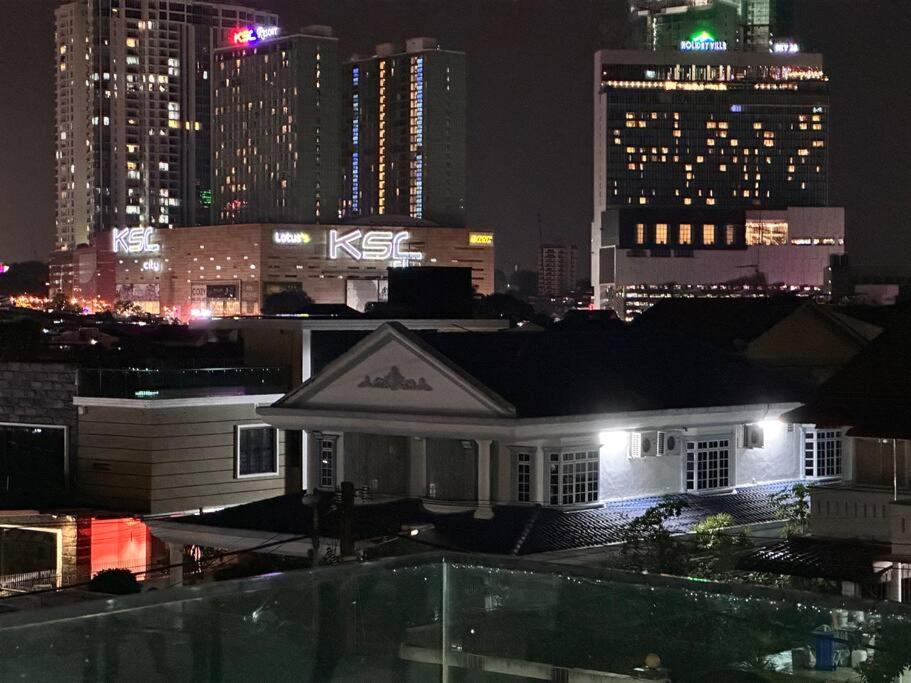 Near ksl bungalow near midvalley BBQ Karaoke wifi 300Mbps