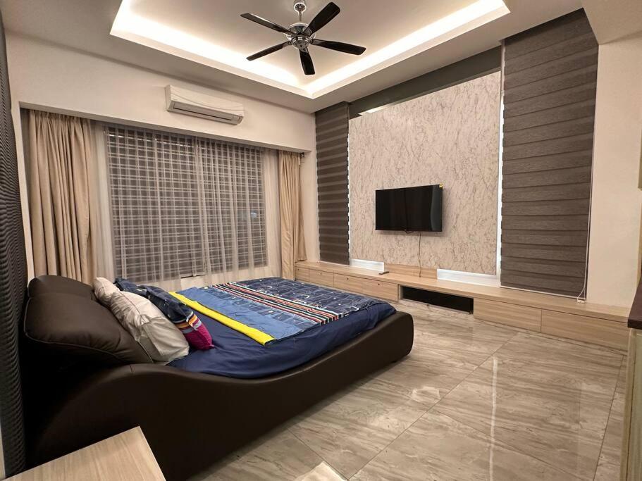 Near ksl bungalow near midvalley BBQ Karaoke wifi 300Mbps